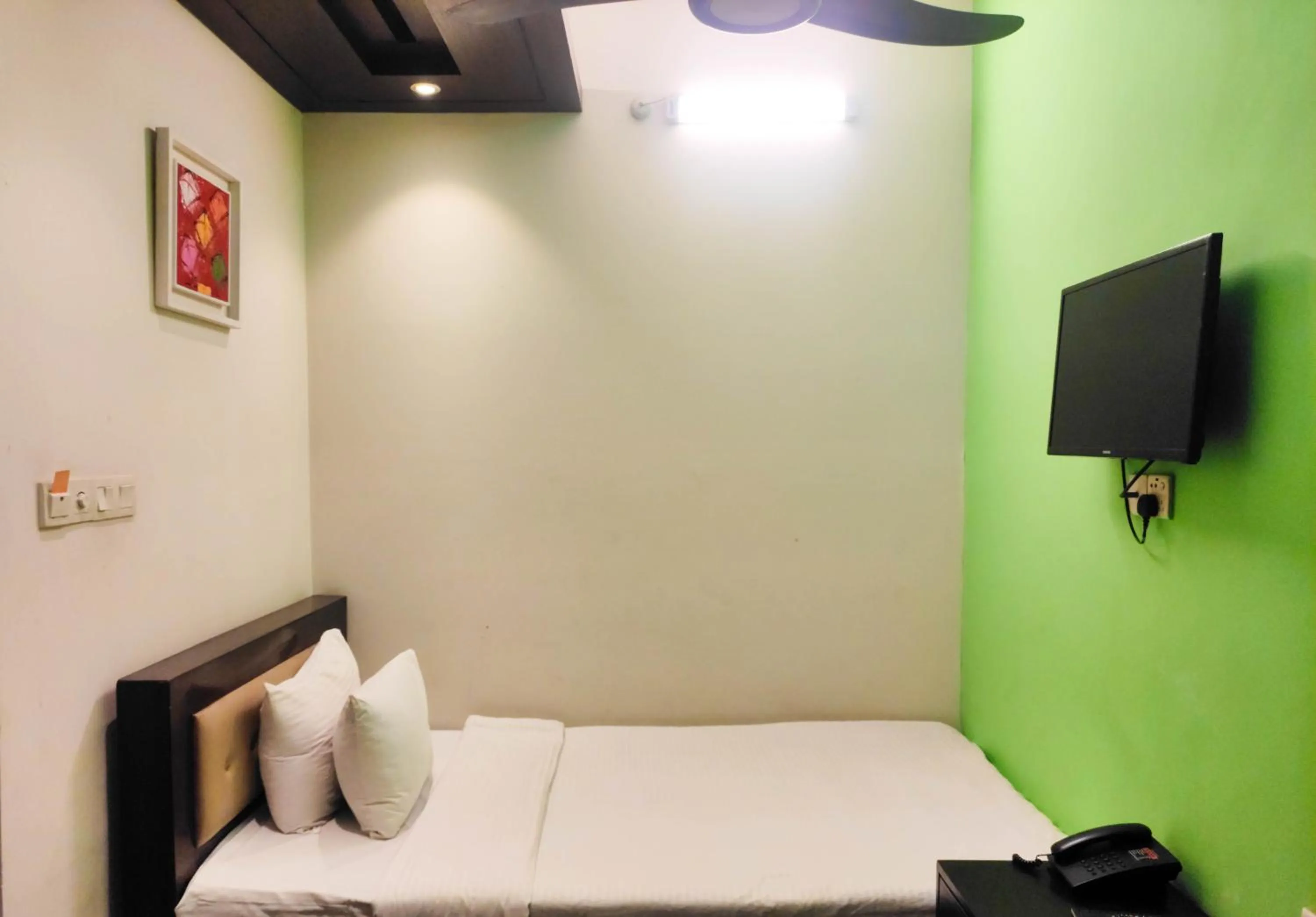 Bedroom in Hotel Air Inn Dhaka - Airport View