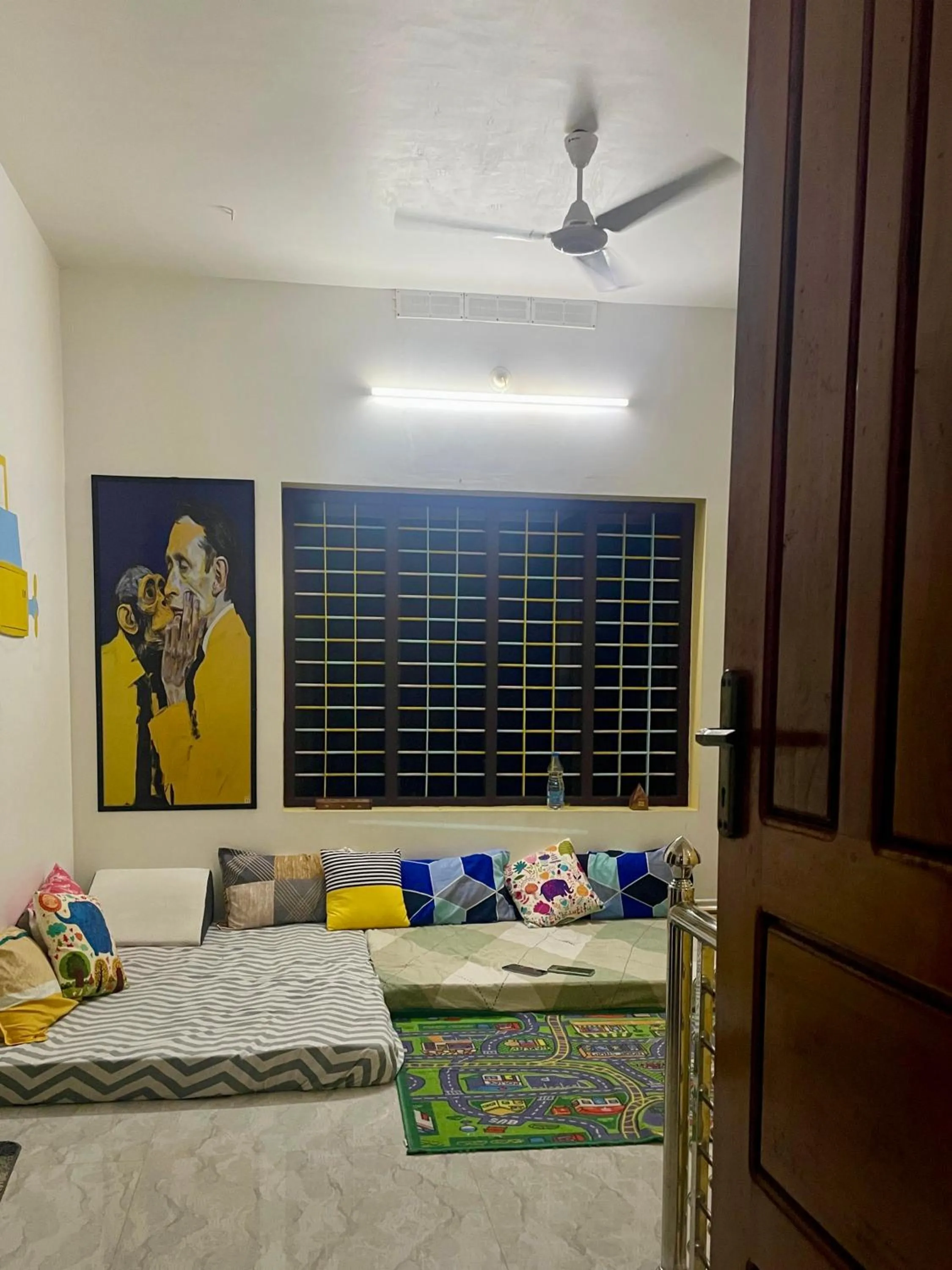 Living room, Bed in The Yellow Submarine