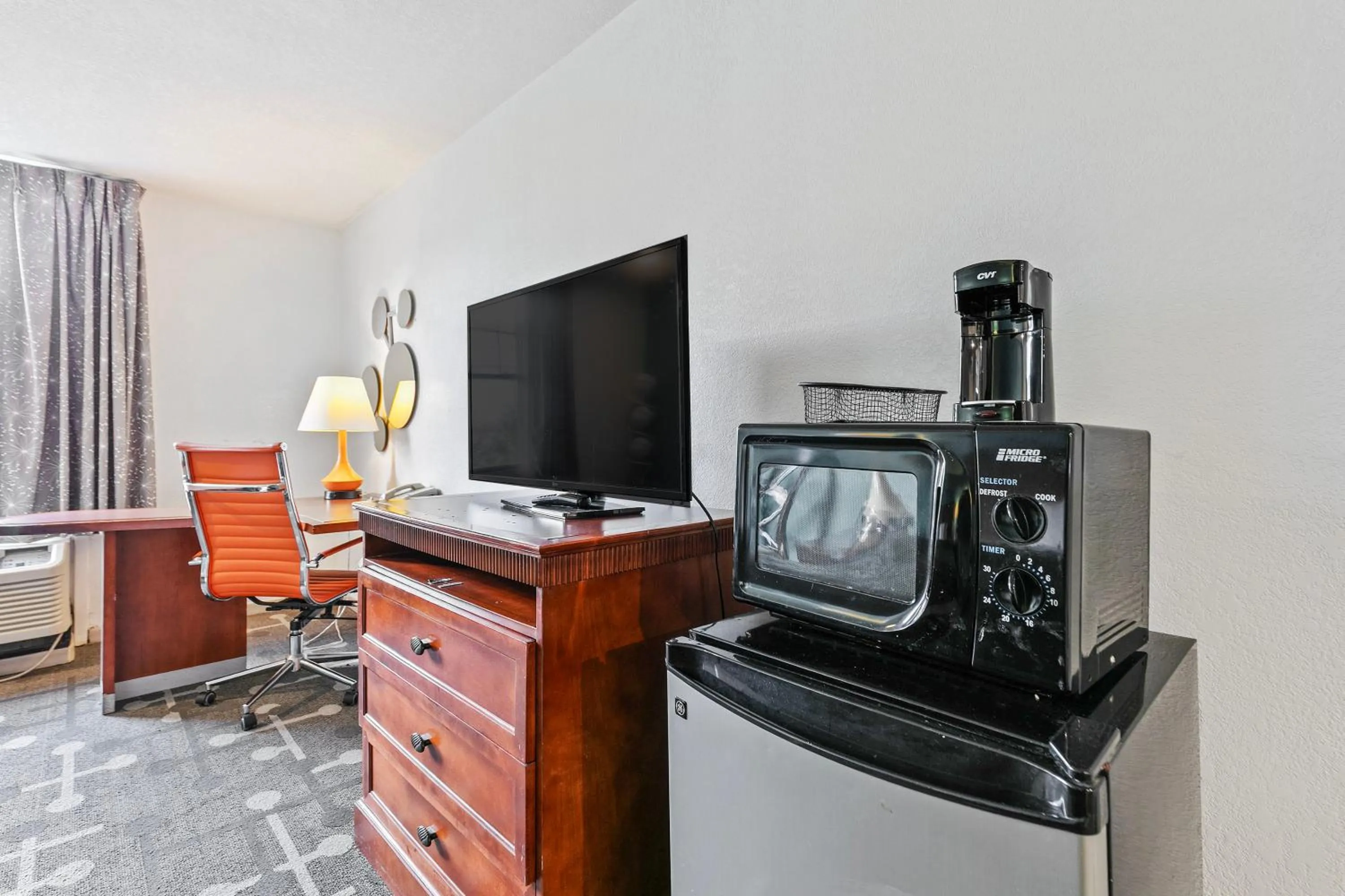 TV and multimedia in Moonlight Inn Hotel O Hattiesburg, MS