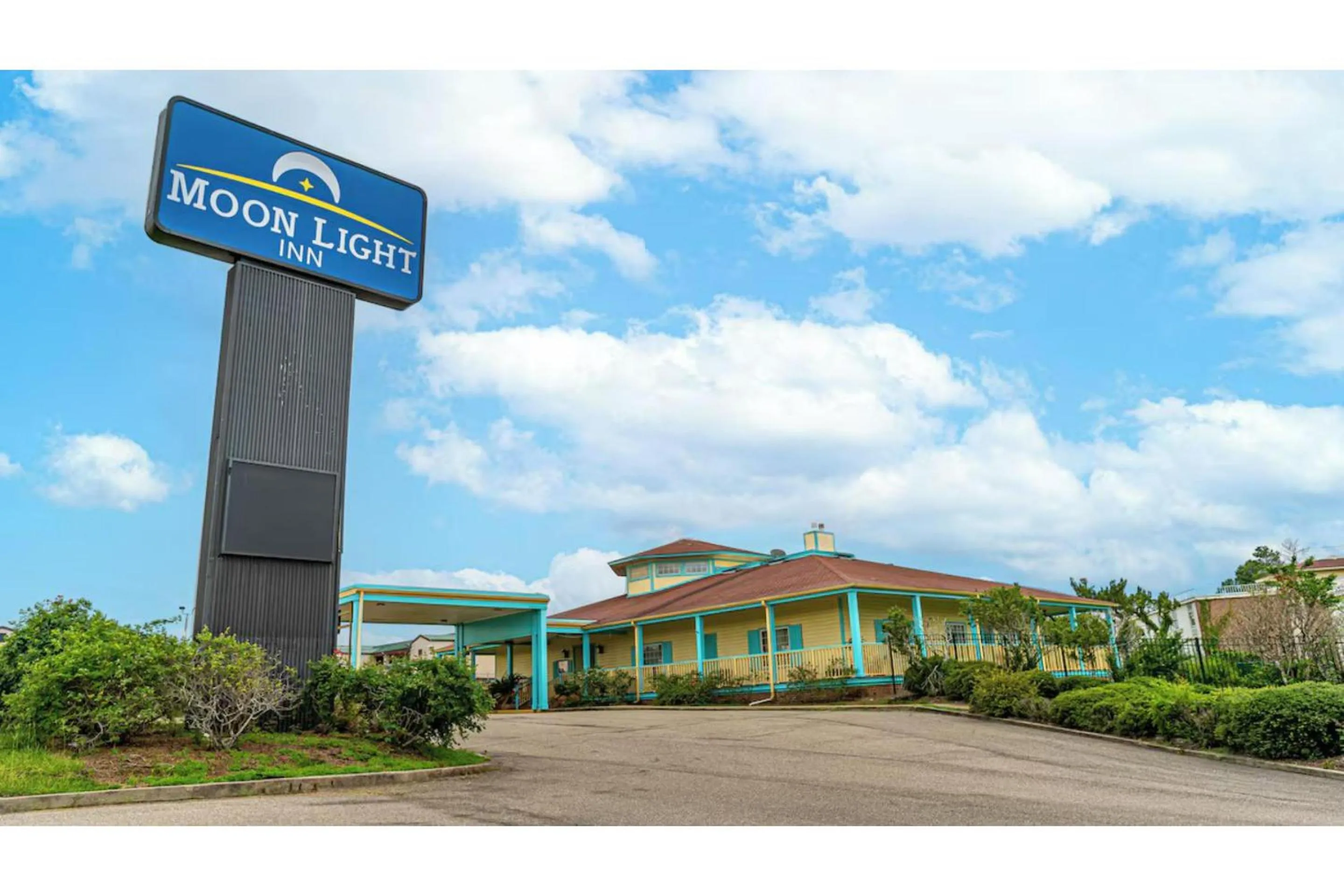 Facade/entrance in Moonlight Inn Hotel O Hattiesburg, MS