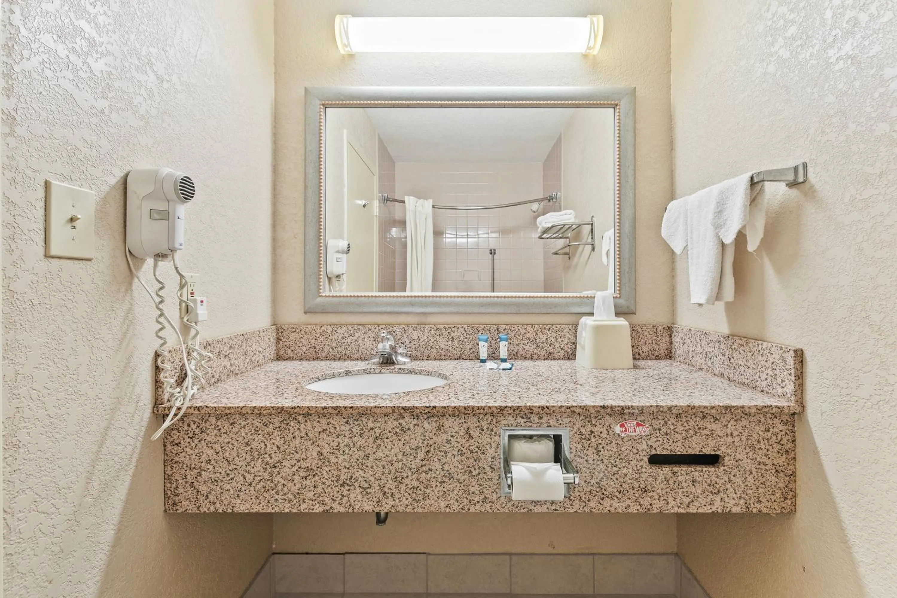 Bathroom in Moonlight Inn Hotel O Hattiesburg, MS