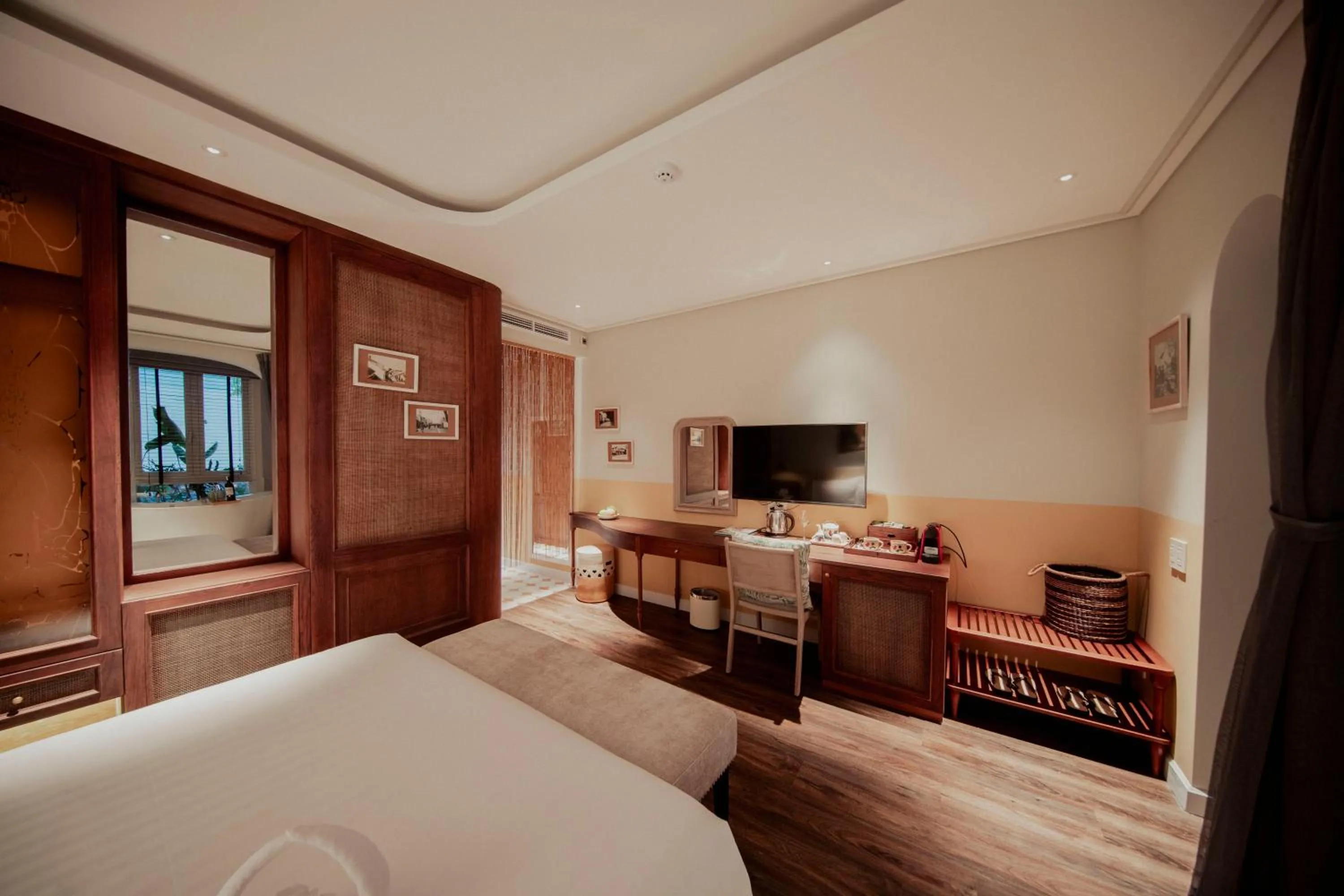 Photo of the whole room, Bed in Au Lac Boutique Hotel