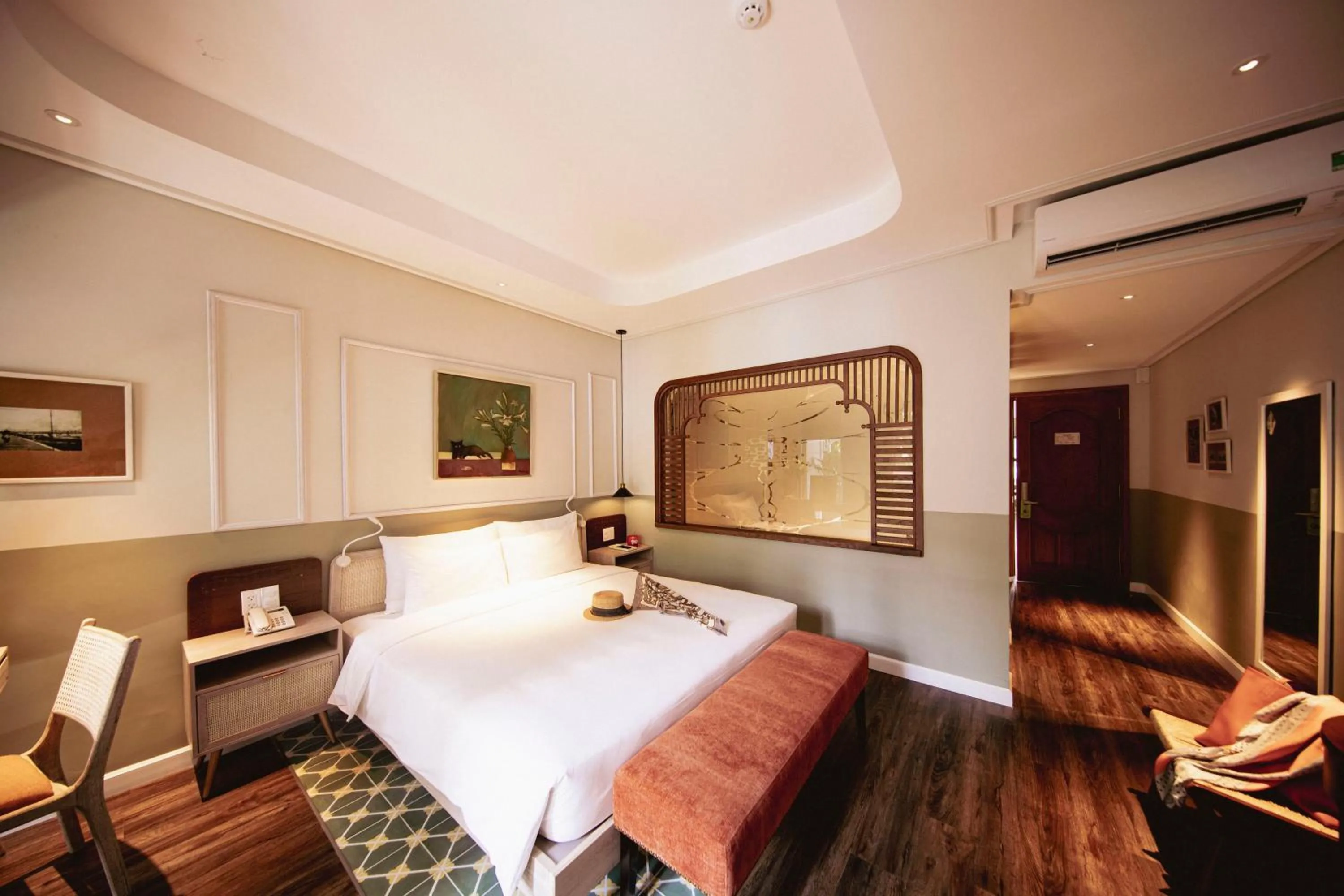 Bed in Au Lac Boutique Hotel