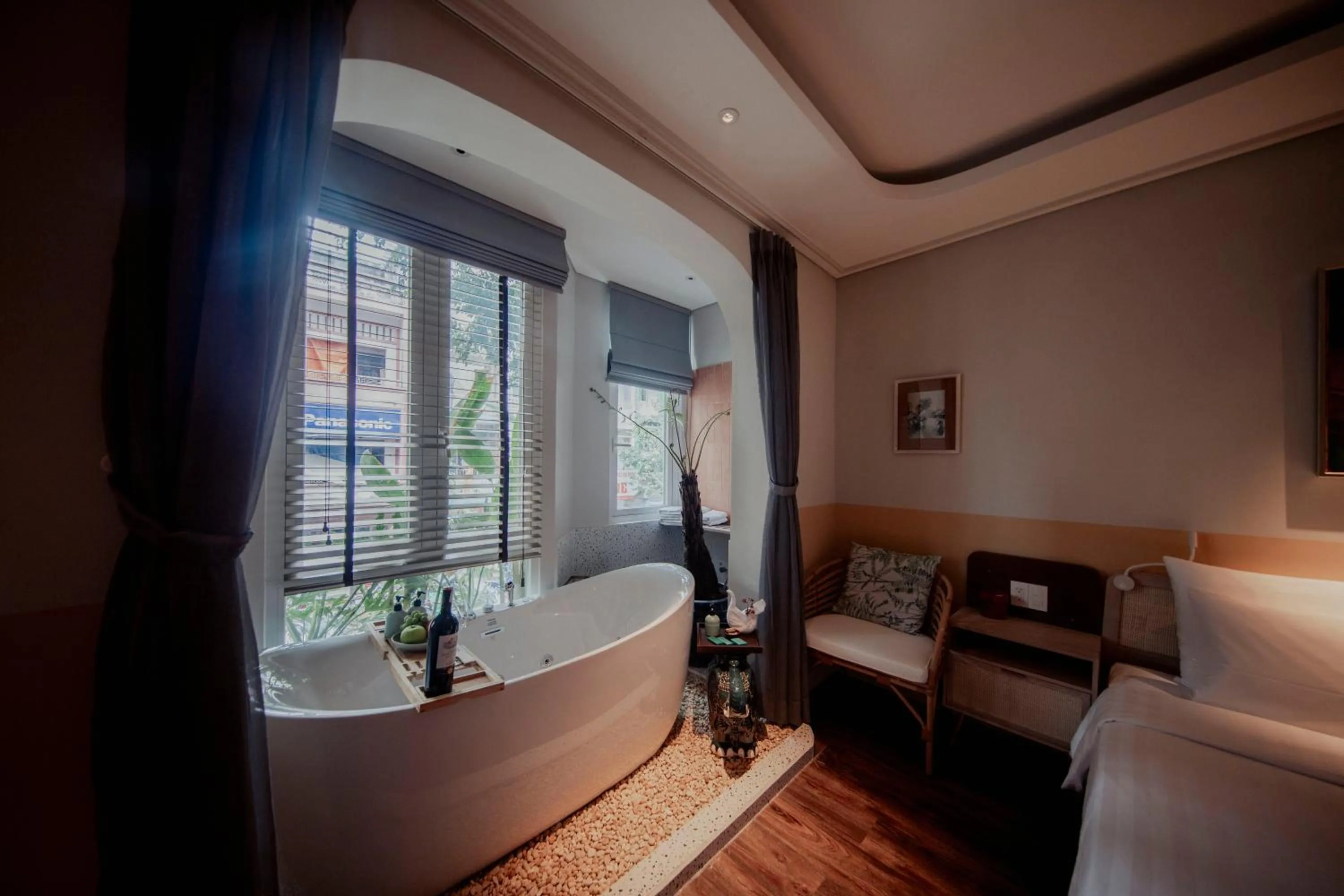 Photo of the whole room, Bed in Au Lac Boutique Hotel