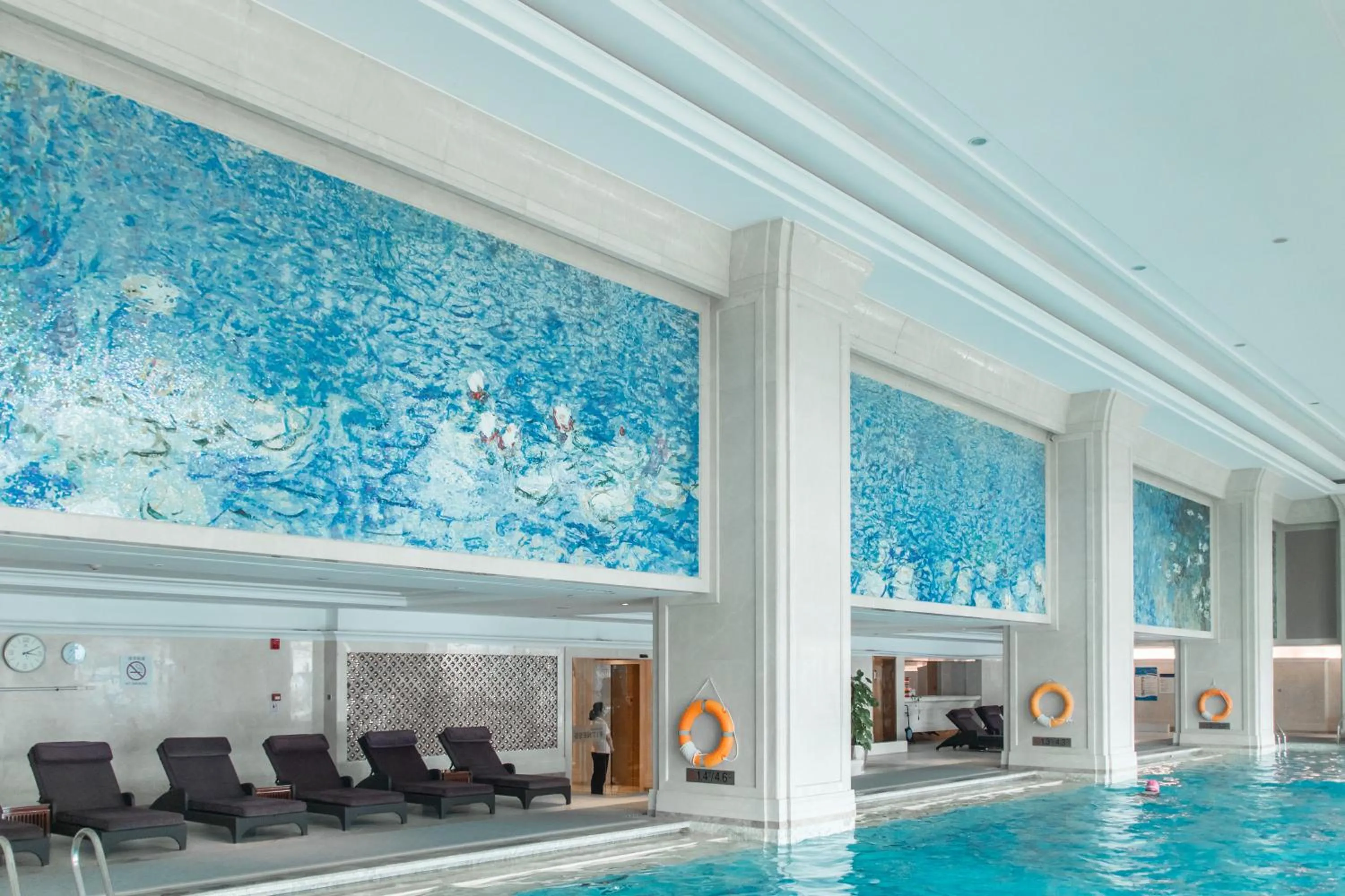Swimming pool in Sheraton Grand Wuhan Hankou Hotel