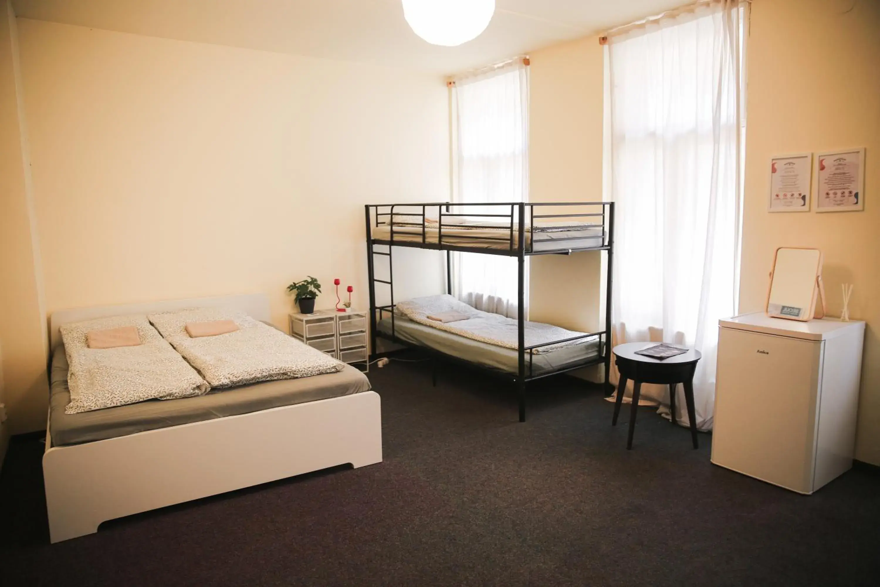 Family Room with Private Bathroom in Koreatown Family Room with Private Bathroom in Koreatown