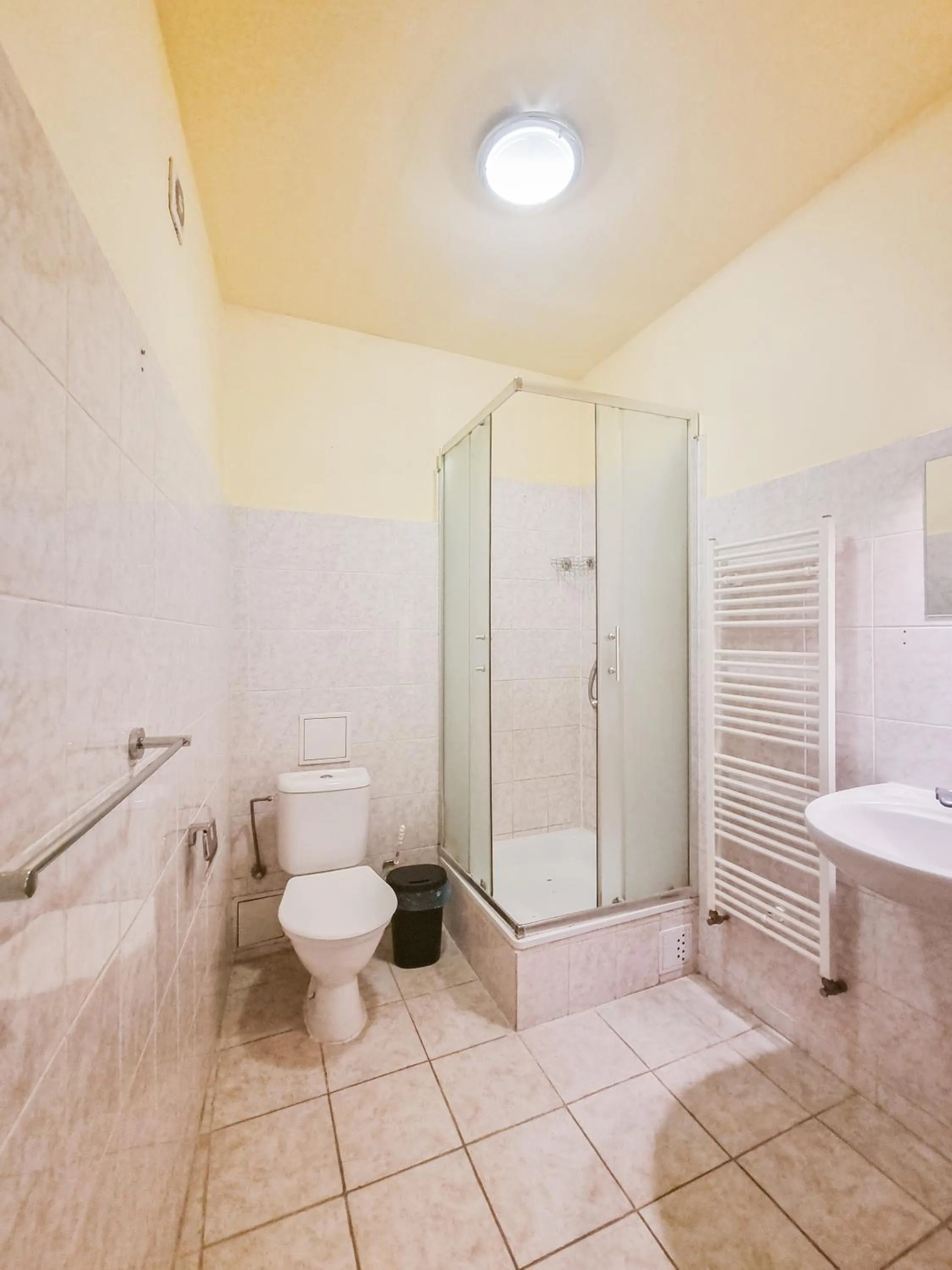 Double or Twin Room with Shower in Korea town