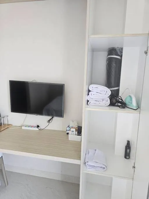 Green Sedayu Apartment Suite by Ellison