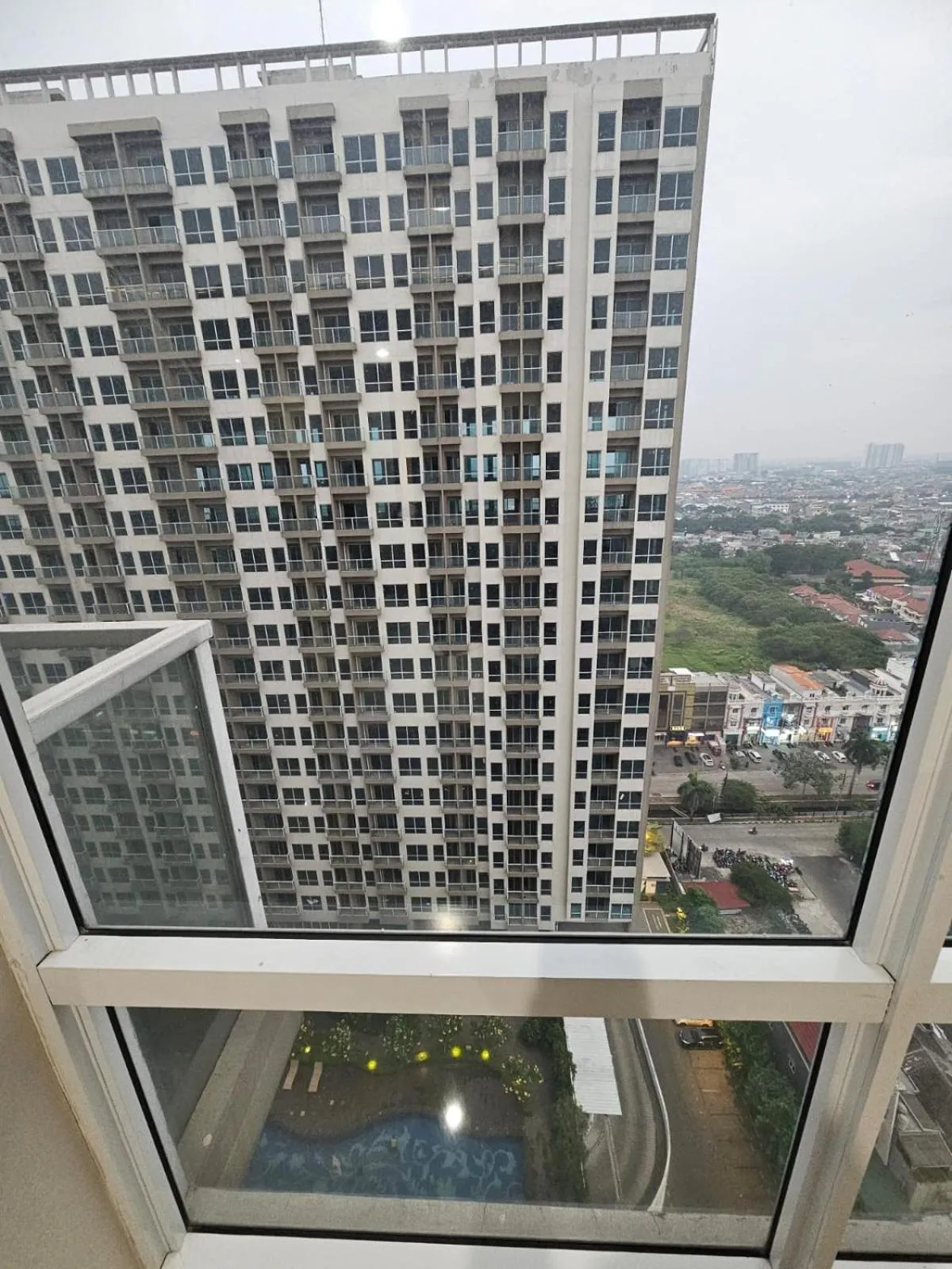 Green Sedayu Apartment Suite by Ellison