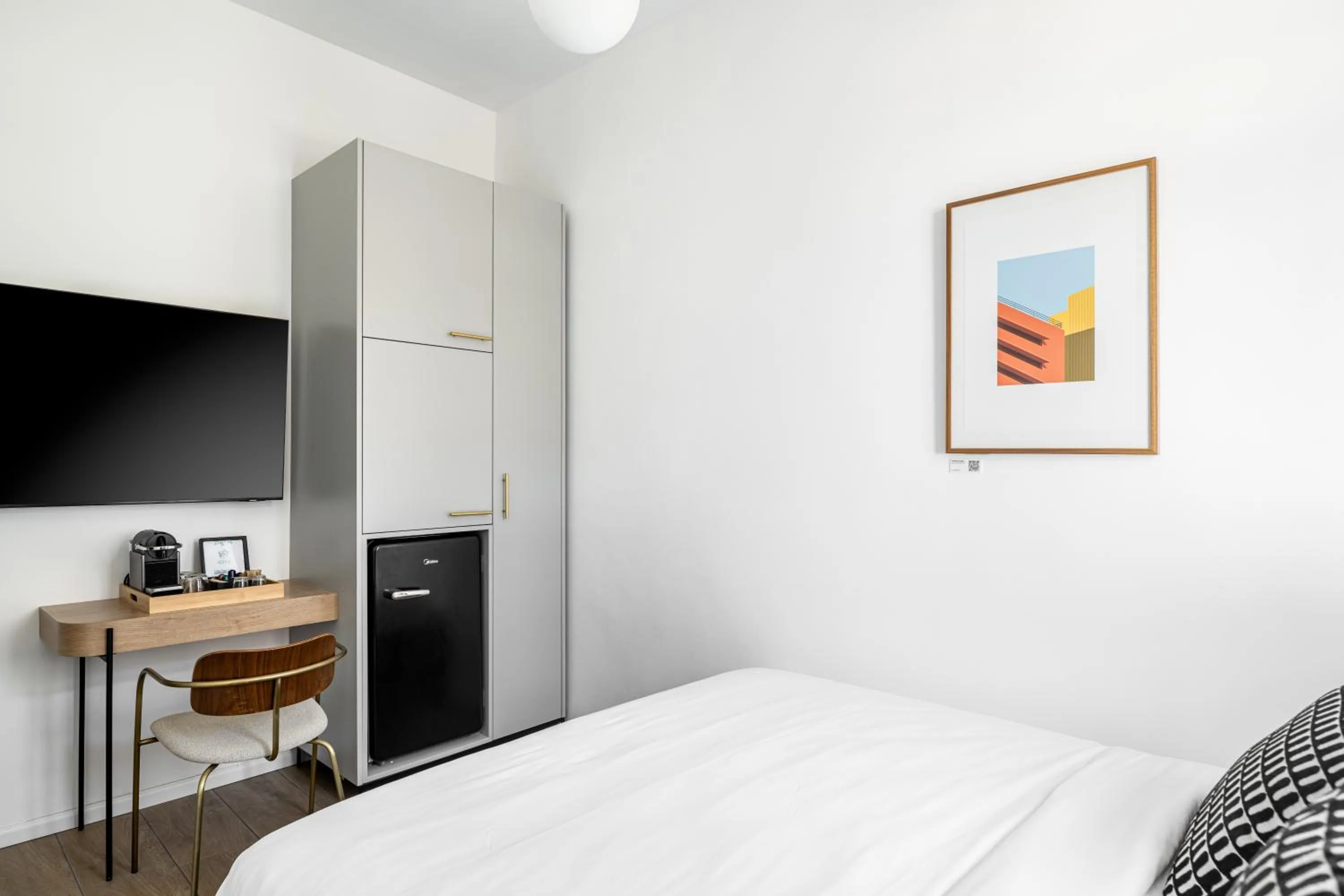 Bedroom, Bed in Mate Levinski - By HOMY