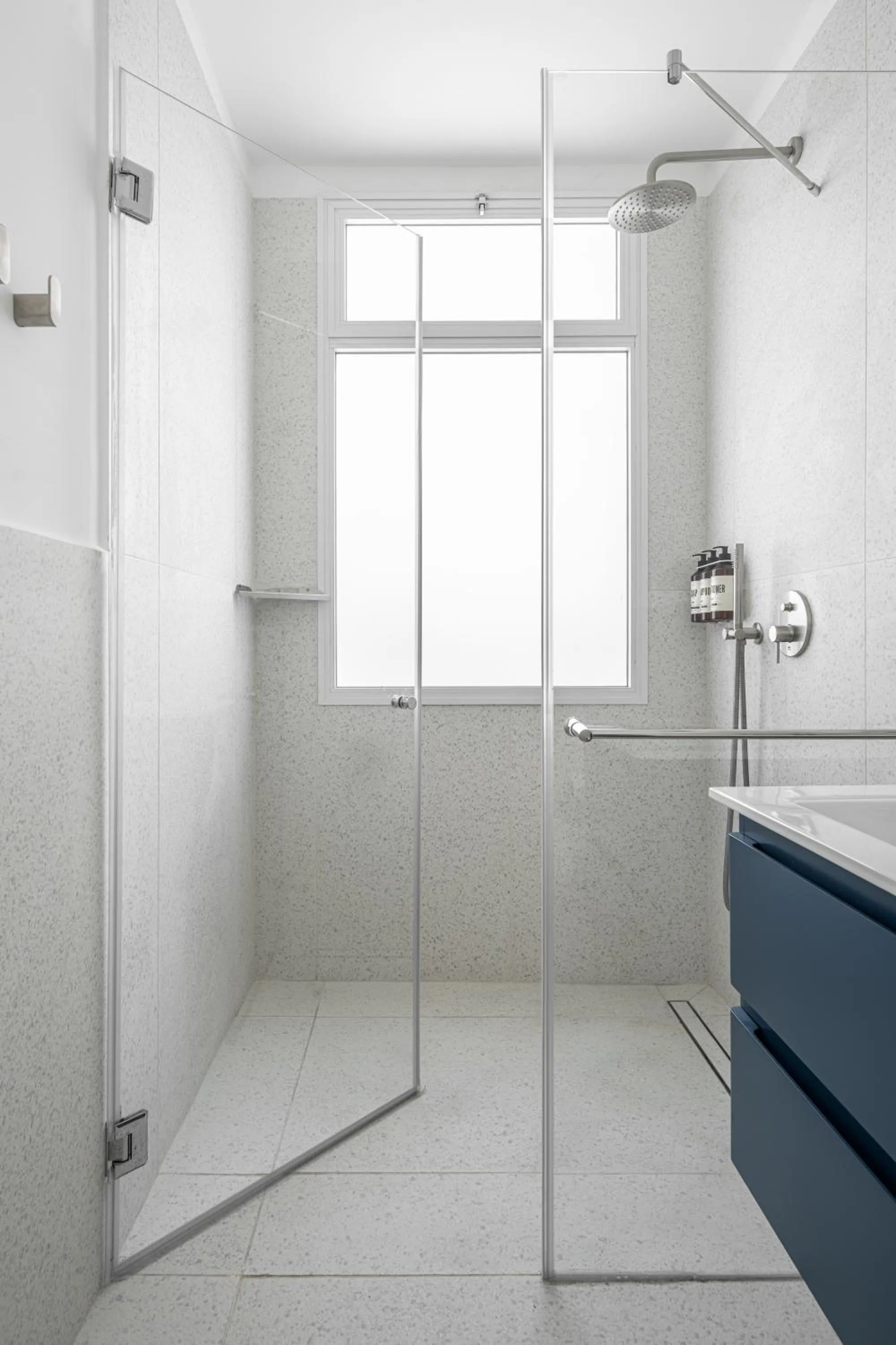 Shower in Mate Levinski - By HOMY