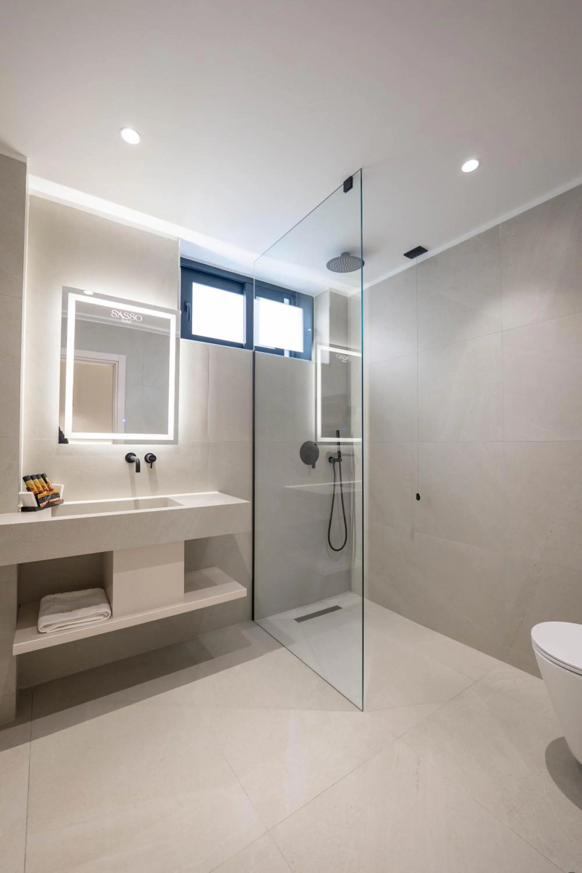 Shower in SASSO Hotel