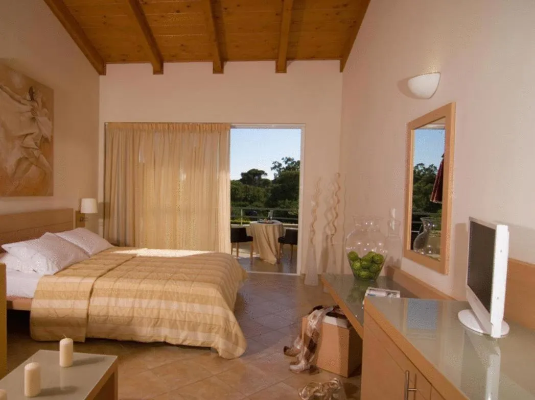 Photo of the whole room, Bed in Verde Al Mare Boutique Hotel