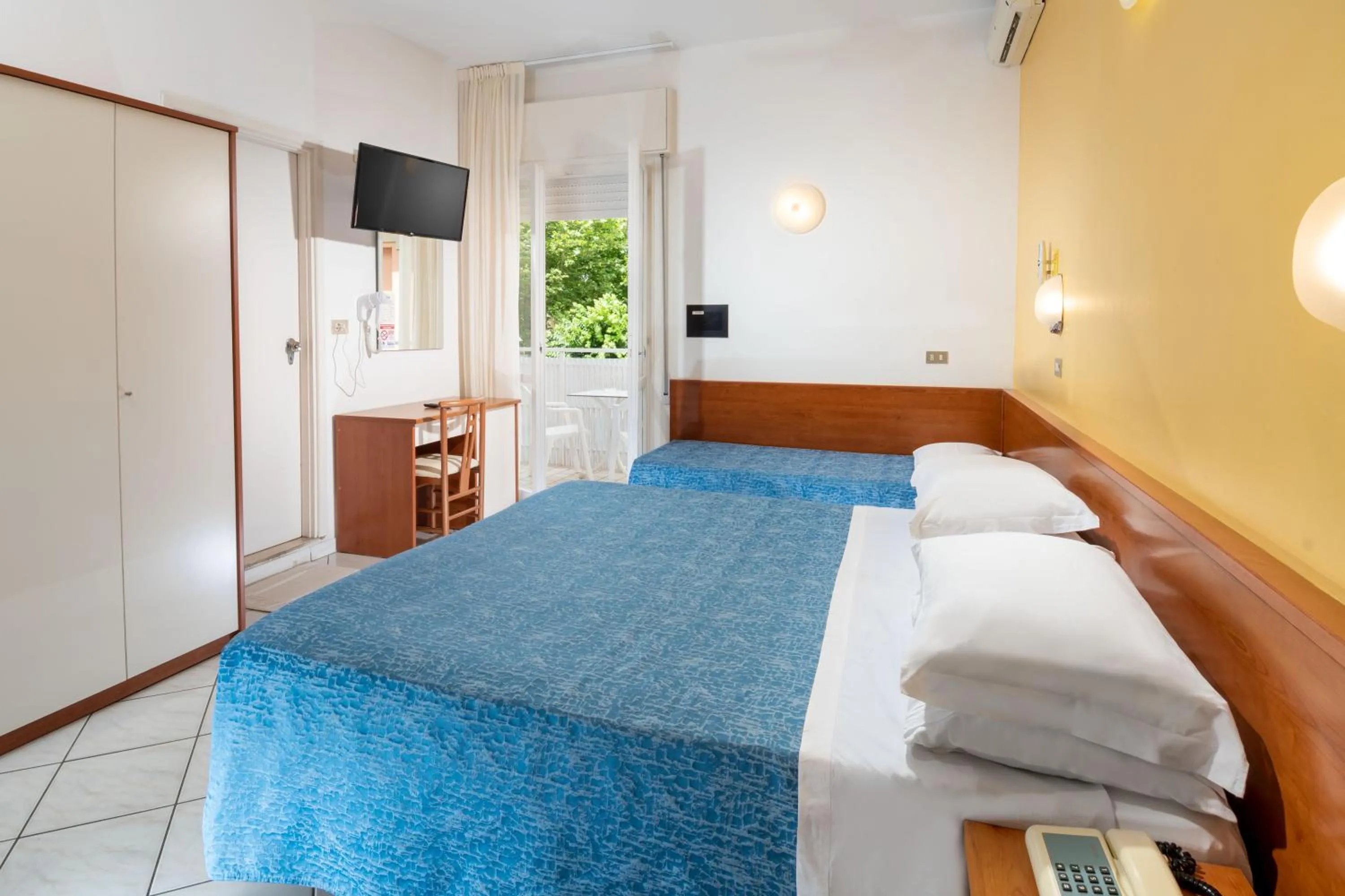 Bedroom, Bed in Hotel Odeon