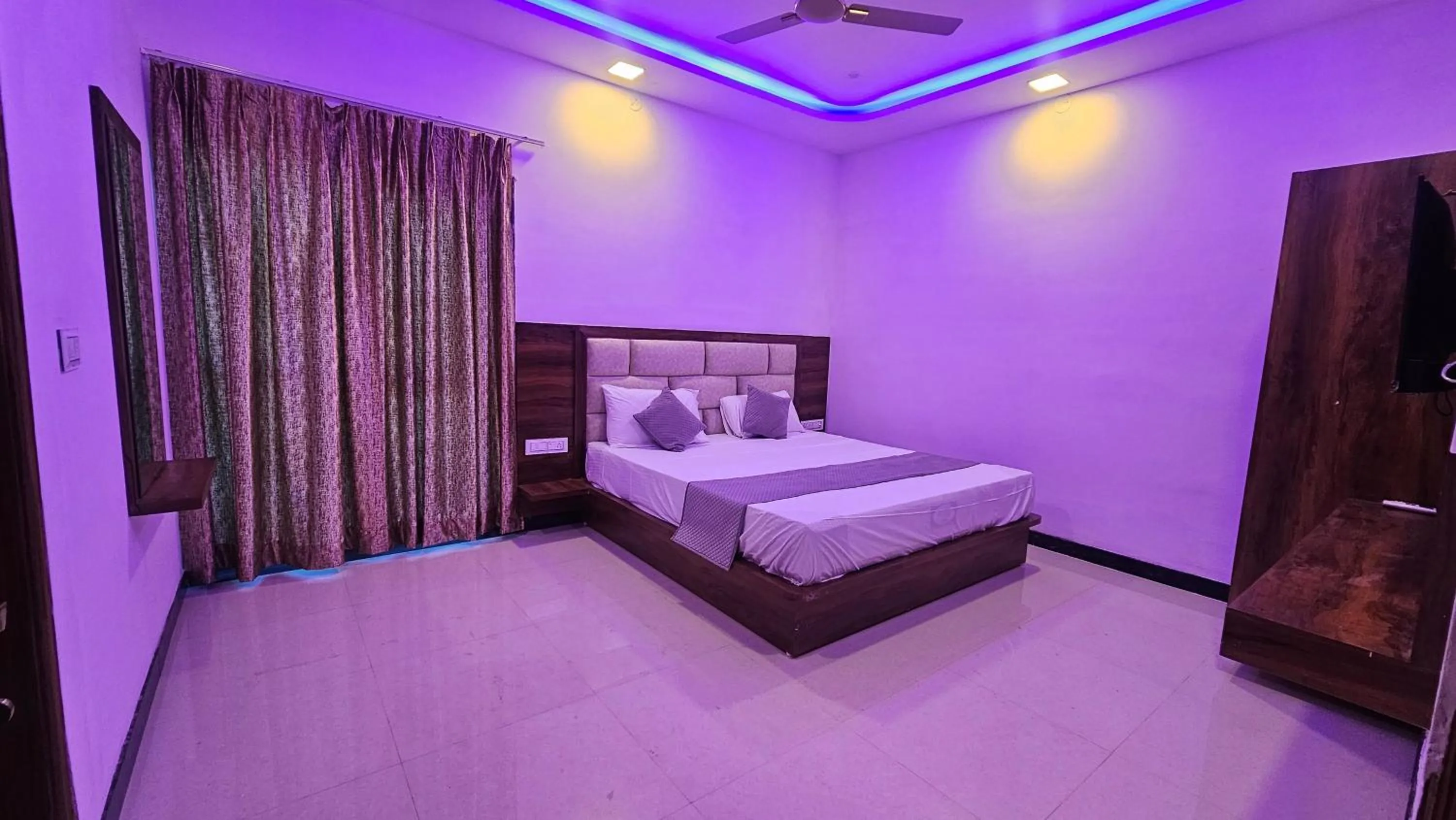 Bed in Braham Vatika Resort