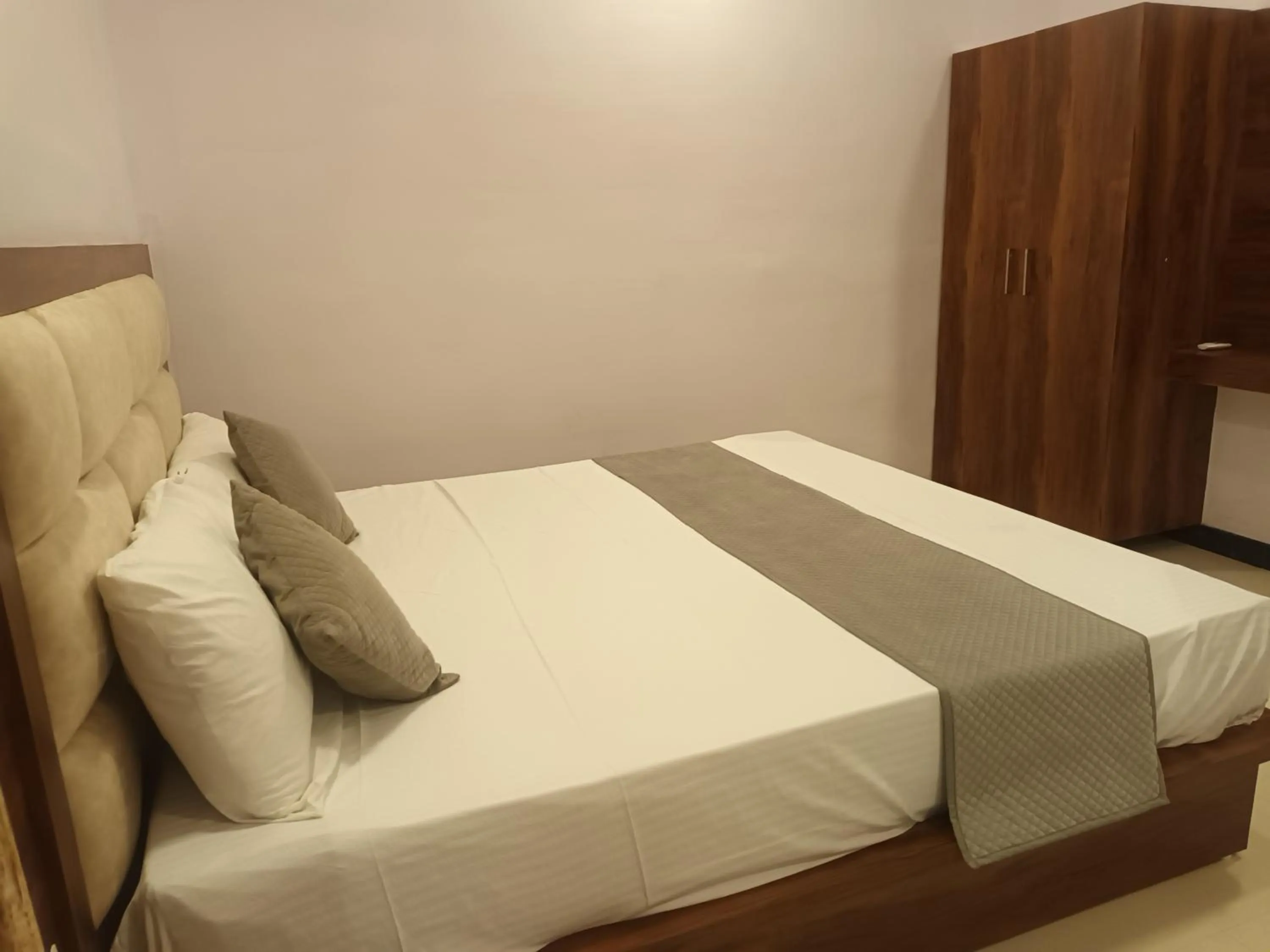 Bed in Braham Vatika Resort