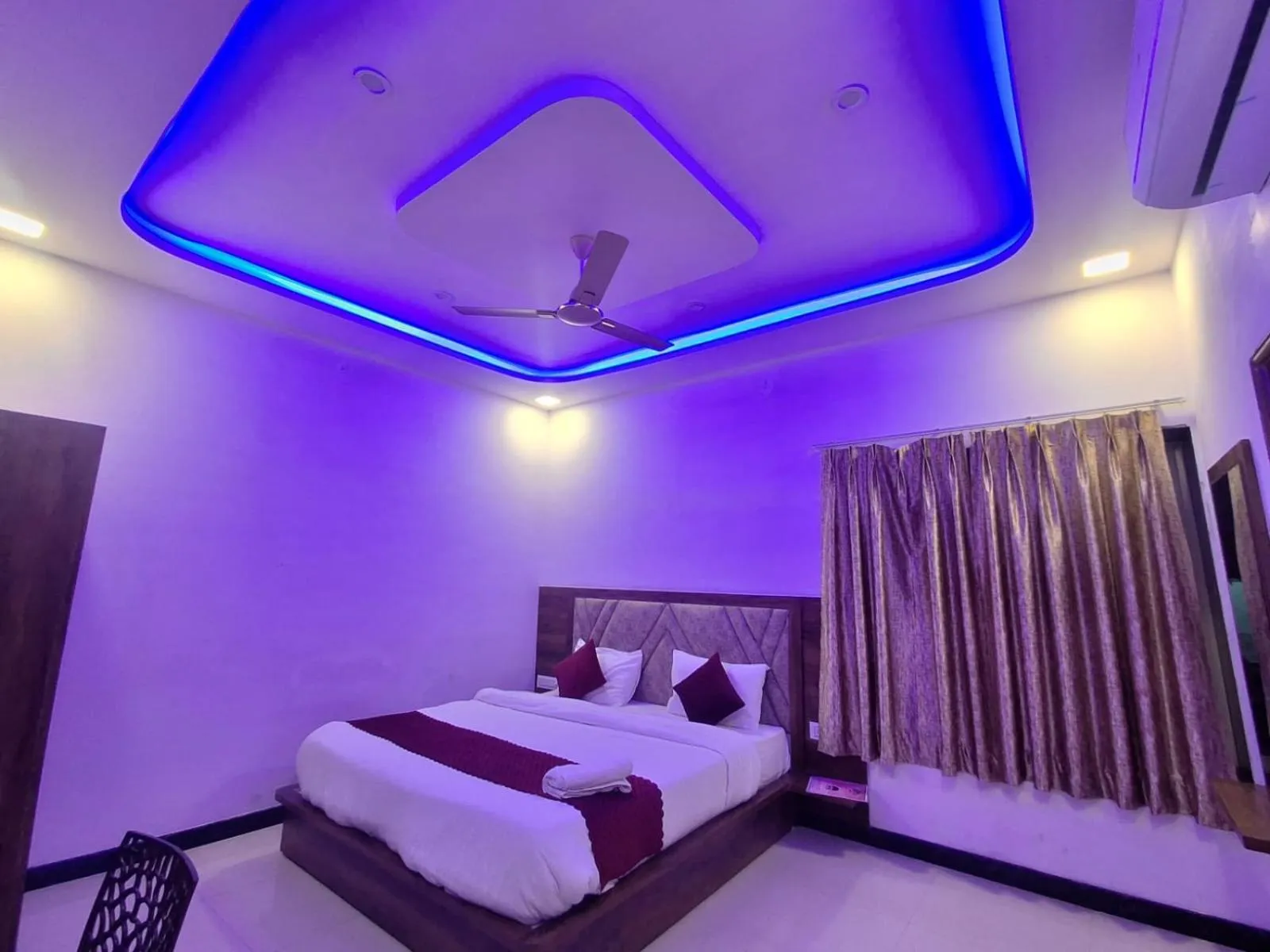 Bed in Braham Vatika Resort