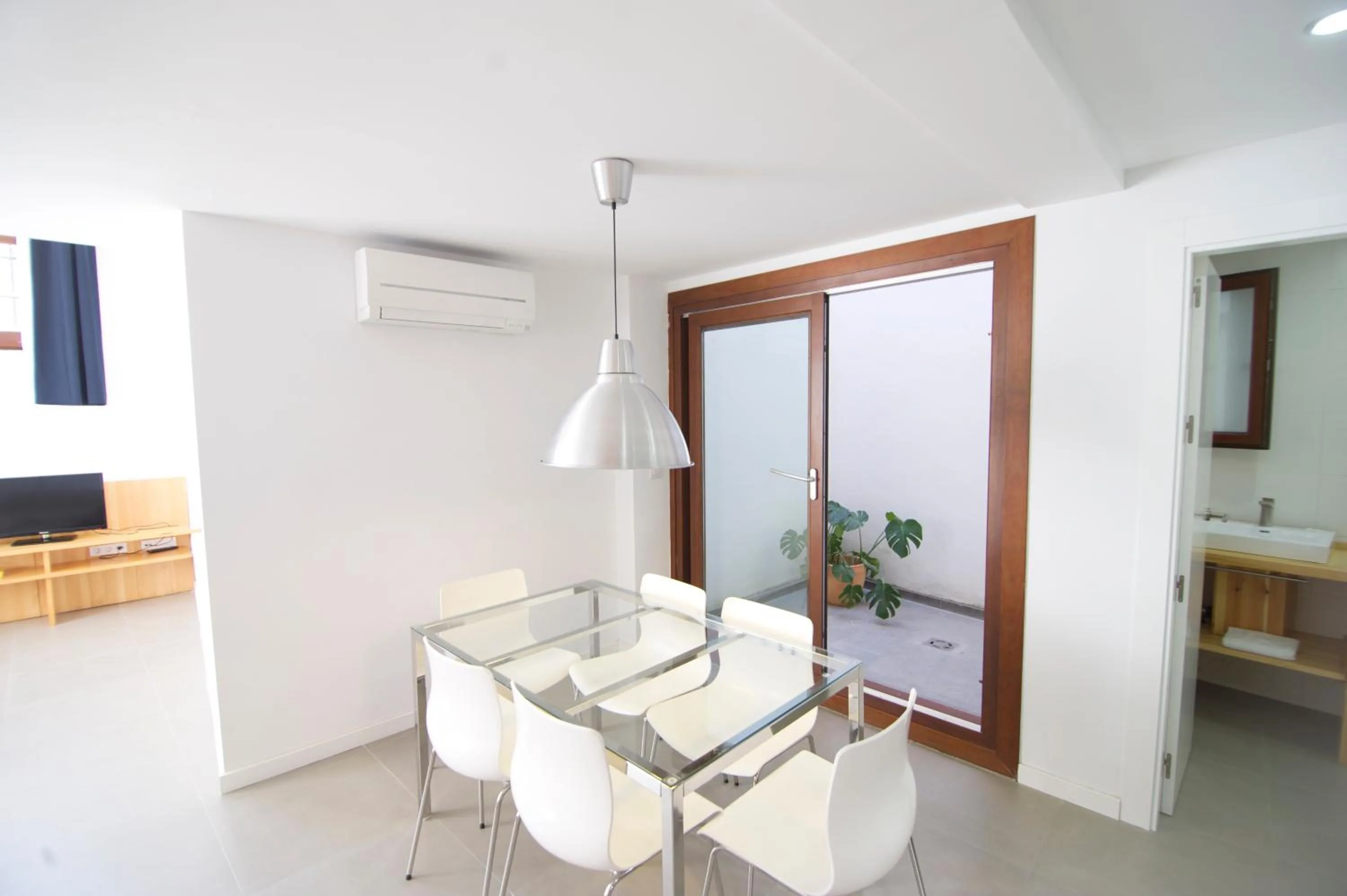 Dining area in Smart Suites Albaicin