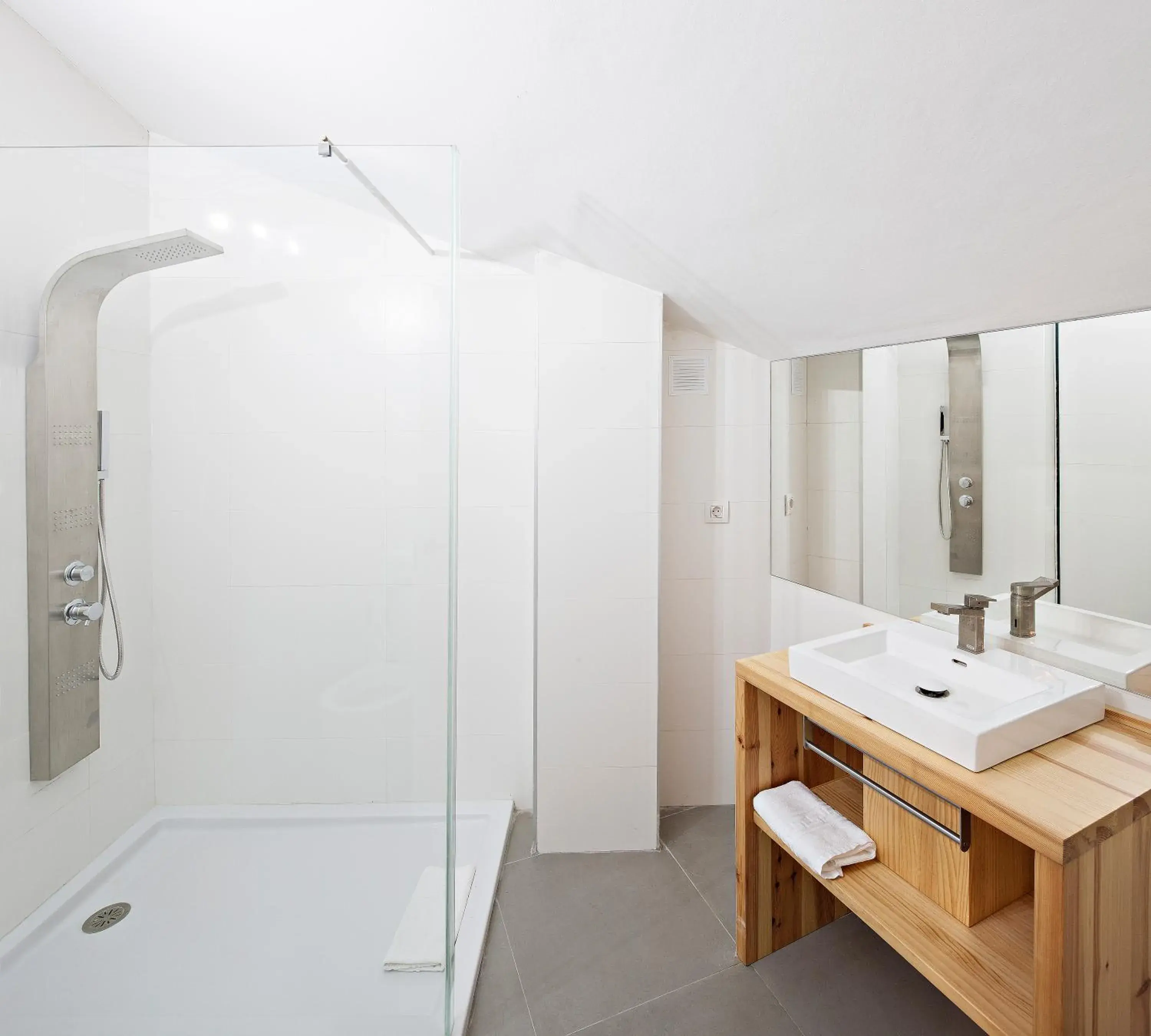 Three-Bedroom Apartment - Penthouse in Smart Suites Albaicin Three-Bedroom Apartment - Penthouse in Smart Suites Albaicin