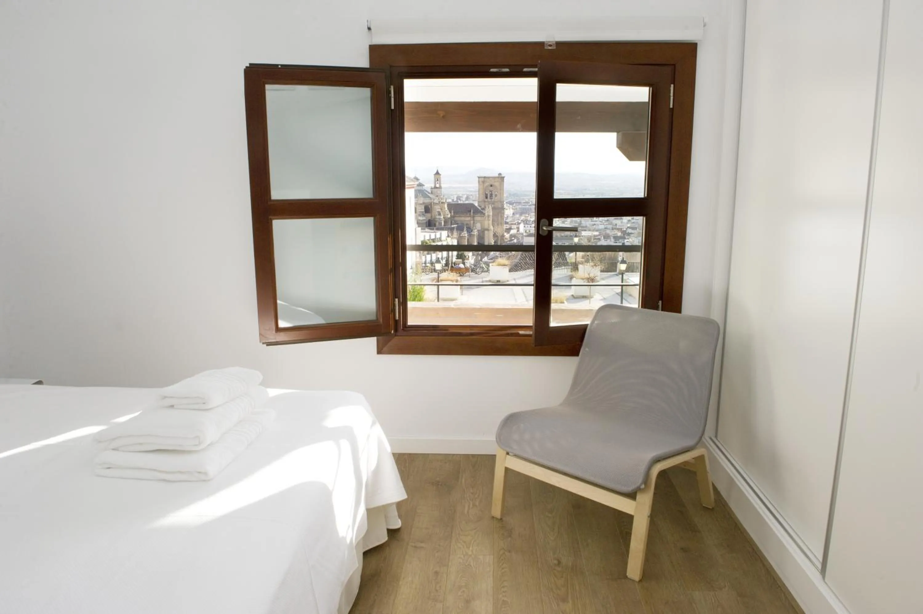 View (from property/room), Bed in Smart Suites Albaicin