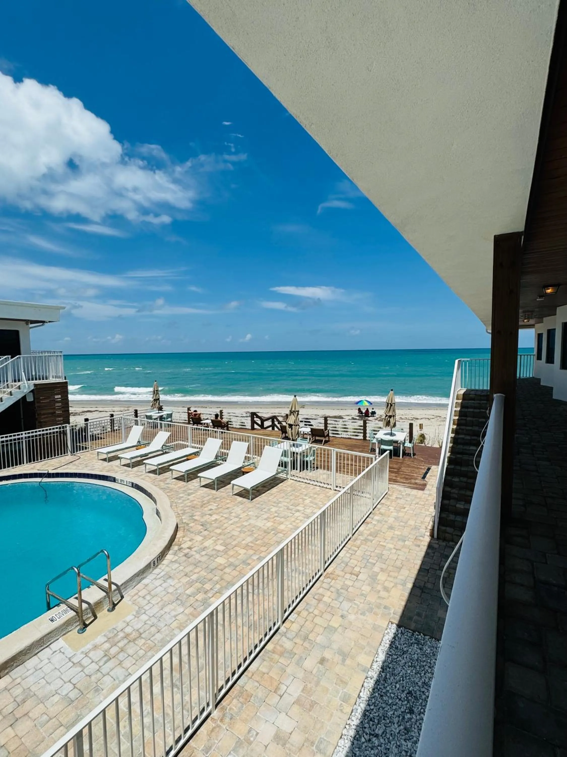 Property building in Melbourne Beach Resort & Surf Club