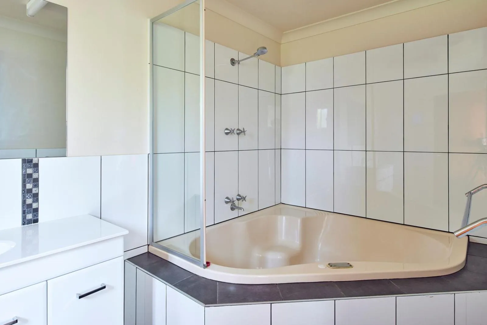 Bath in NRMA Merimbula Beach Holiday Resort