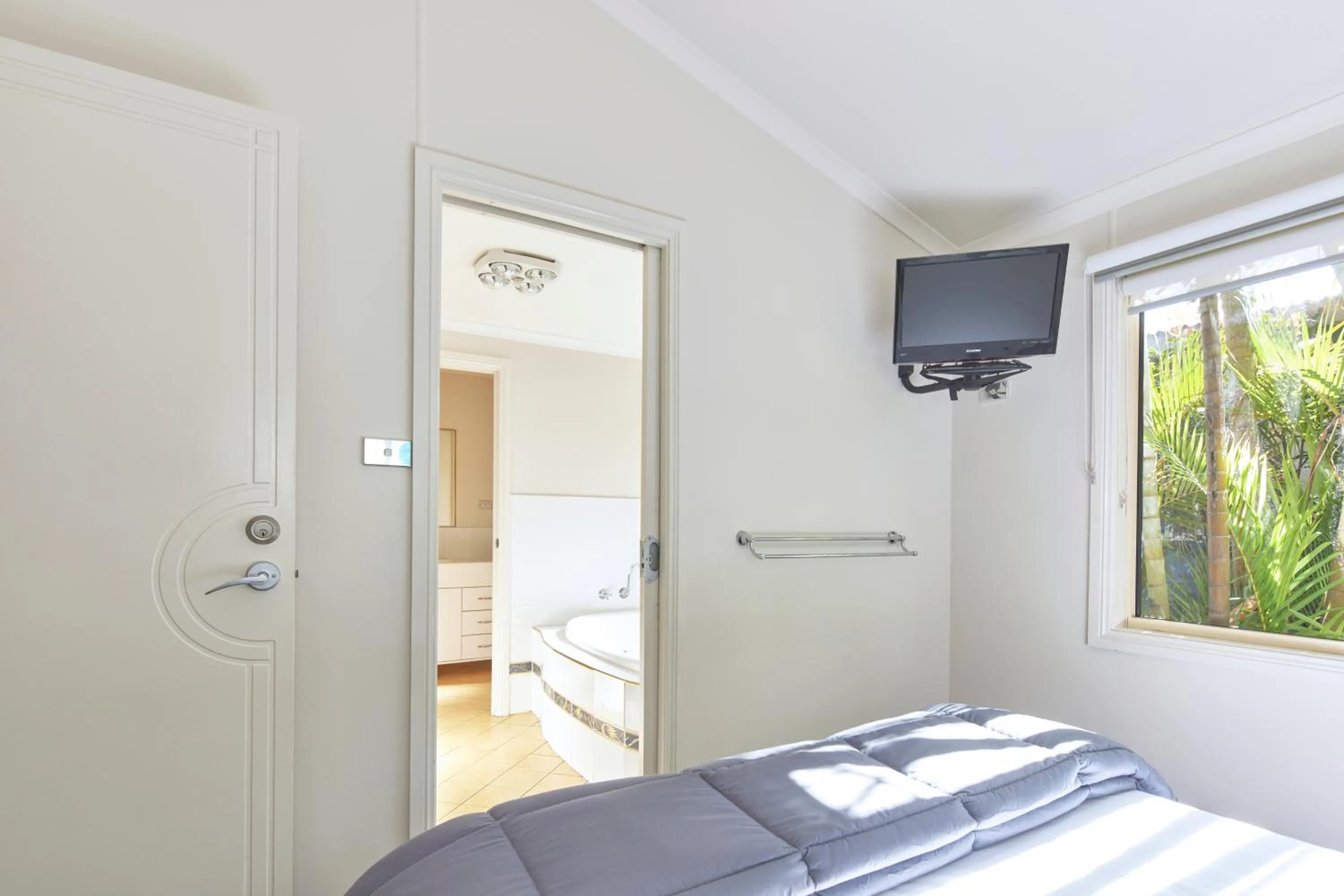 Bed in NRMA Ocean Beach Holiday Resort