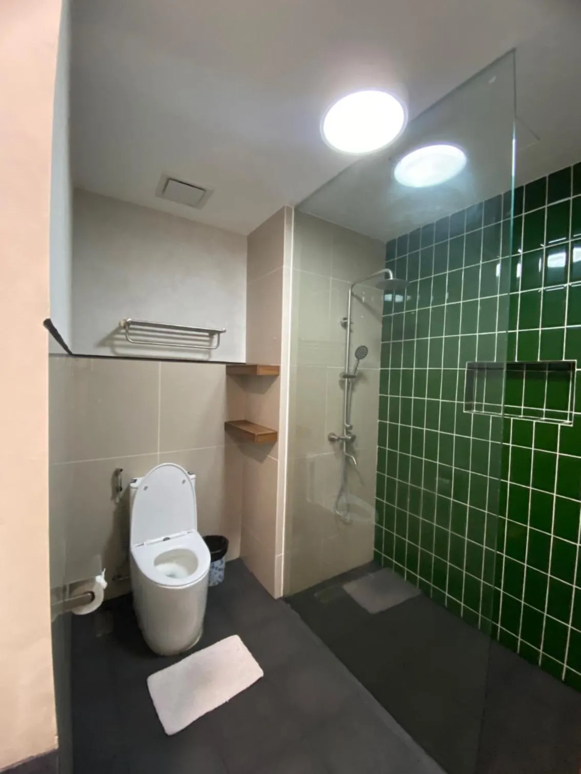 Shower in Buena Casa Hotel