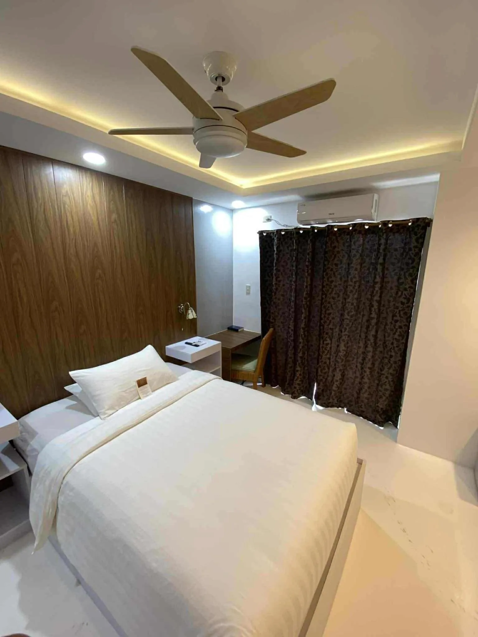 Bedroom, Bed in Buena Casa Hotel