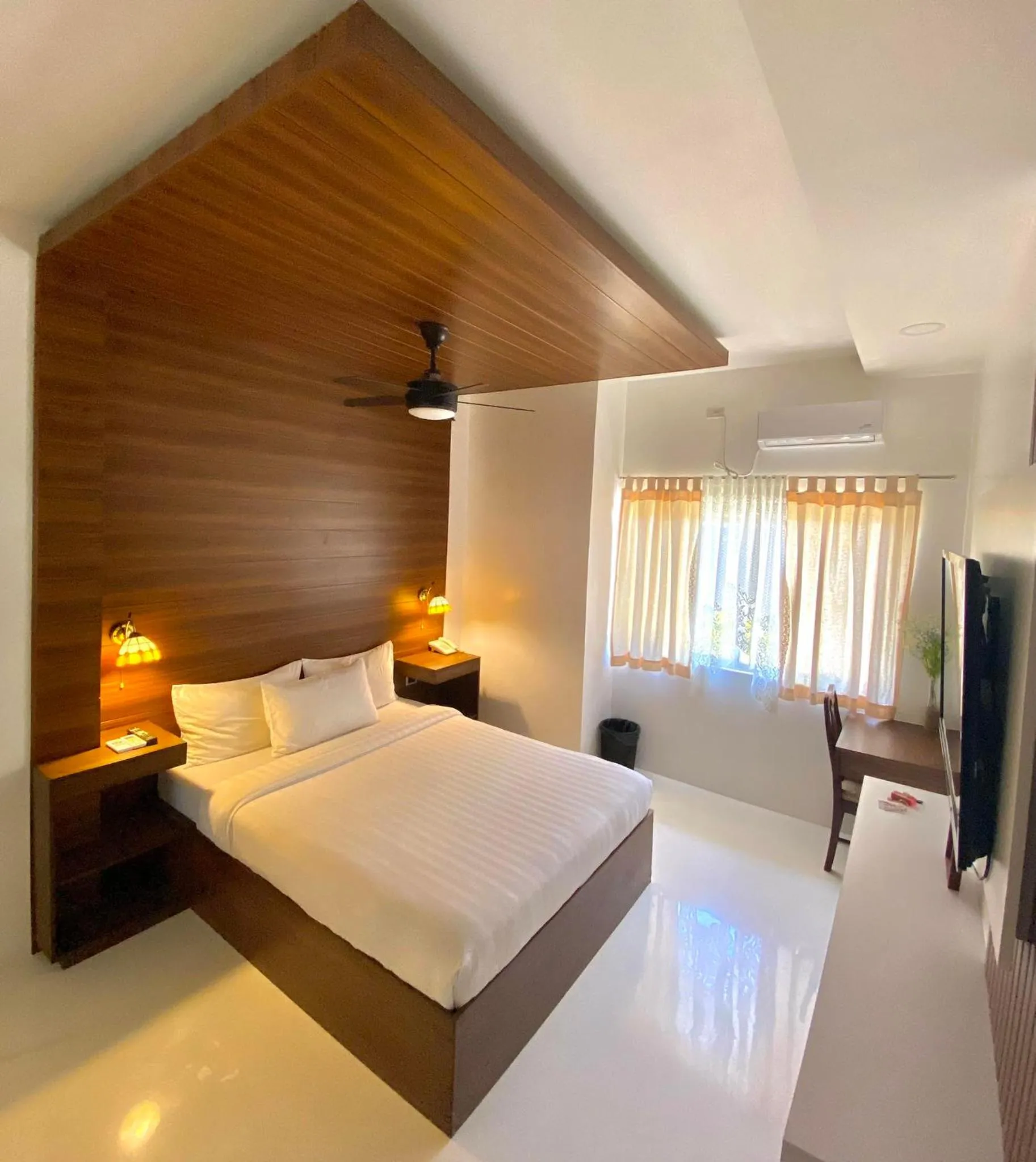 Bed in Buena Casa Hotel