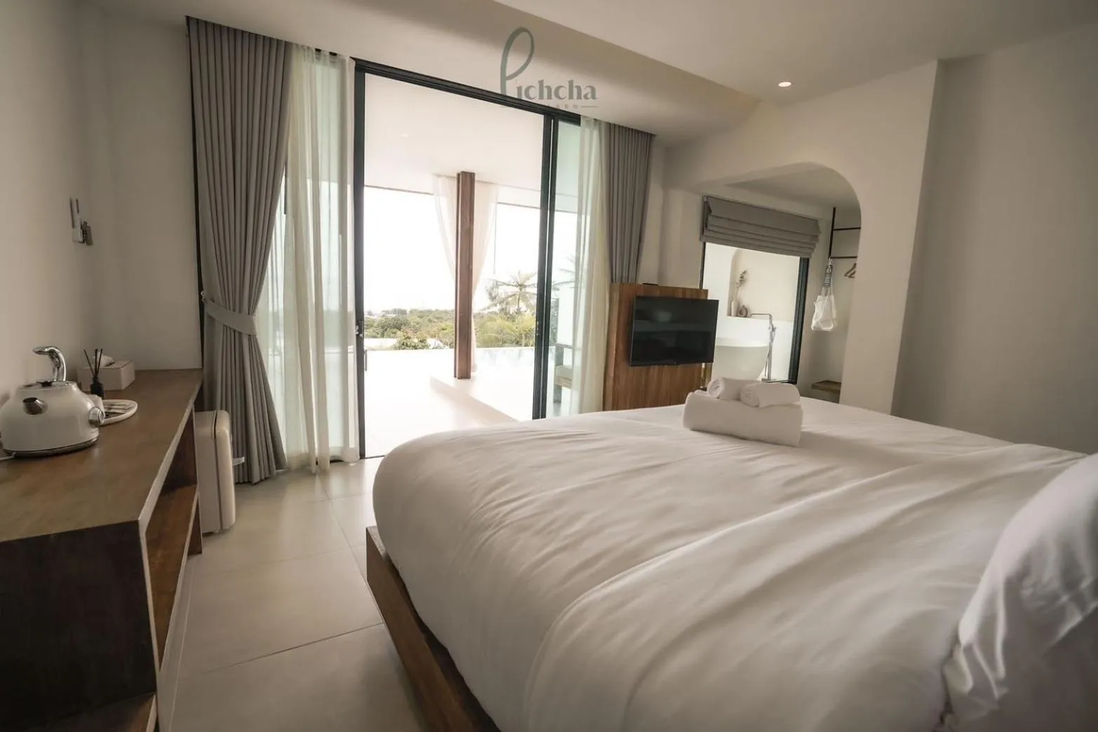 Photo of the whole room, Bed in Pichcha Kohlarn