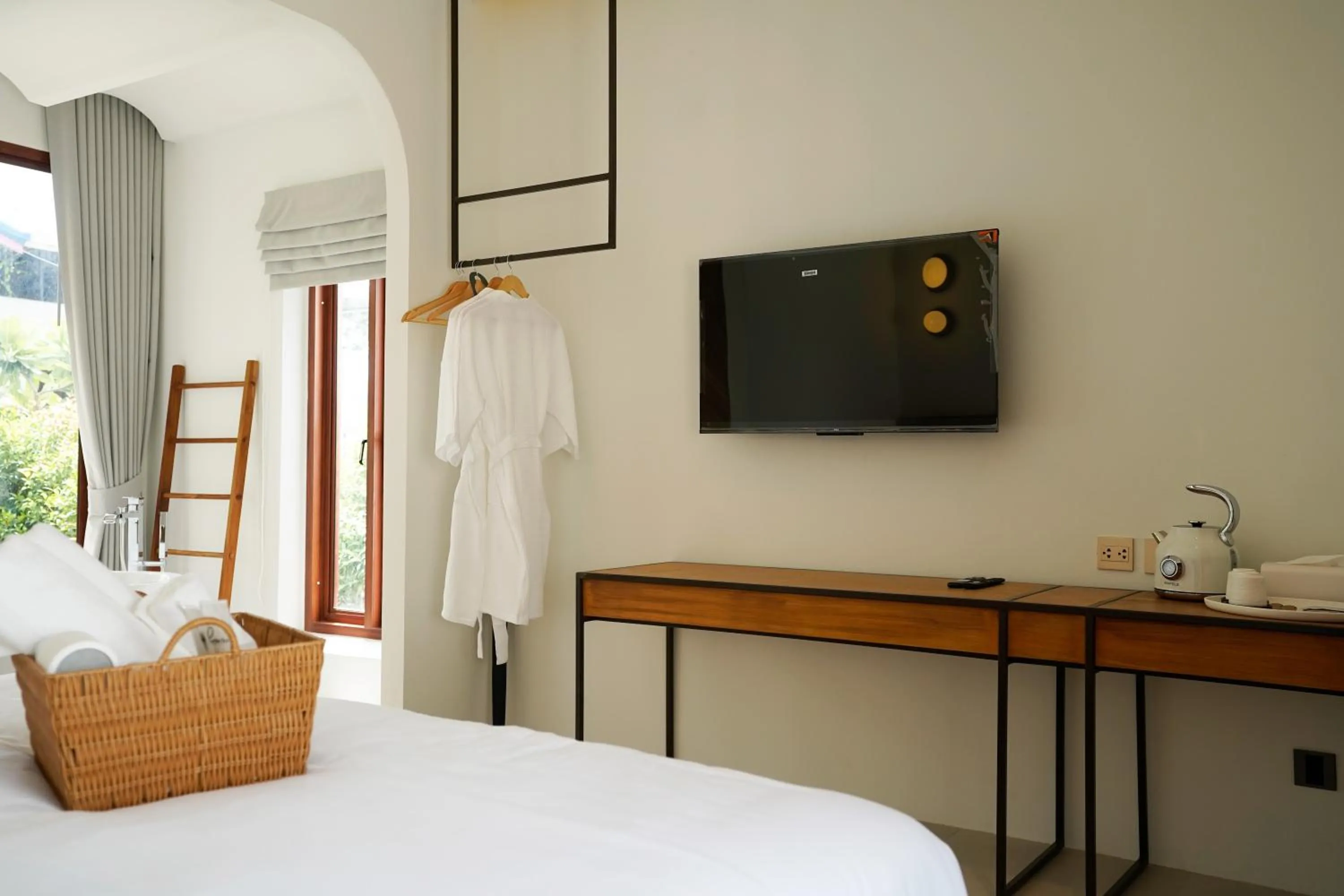 Photo of the whole room, Bed in Pichcha Kohlarn