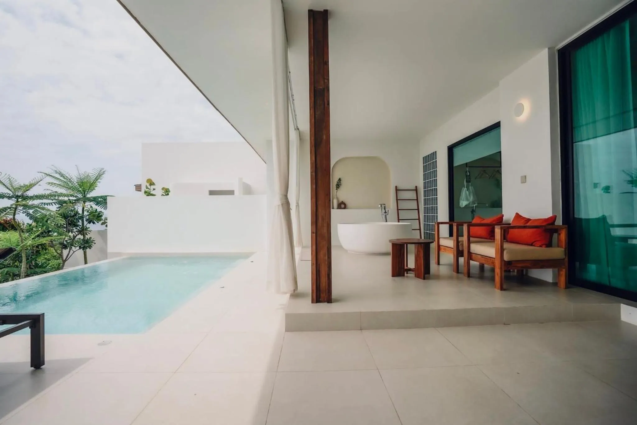 Swimming pool in Pichcha Kohlarn