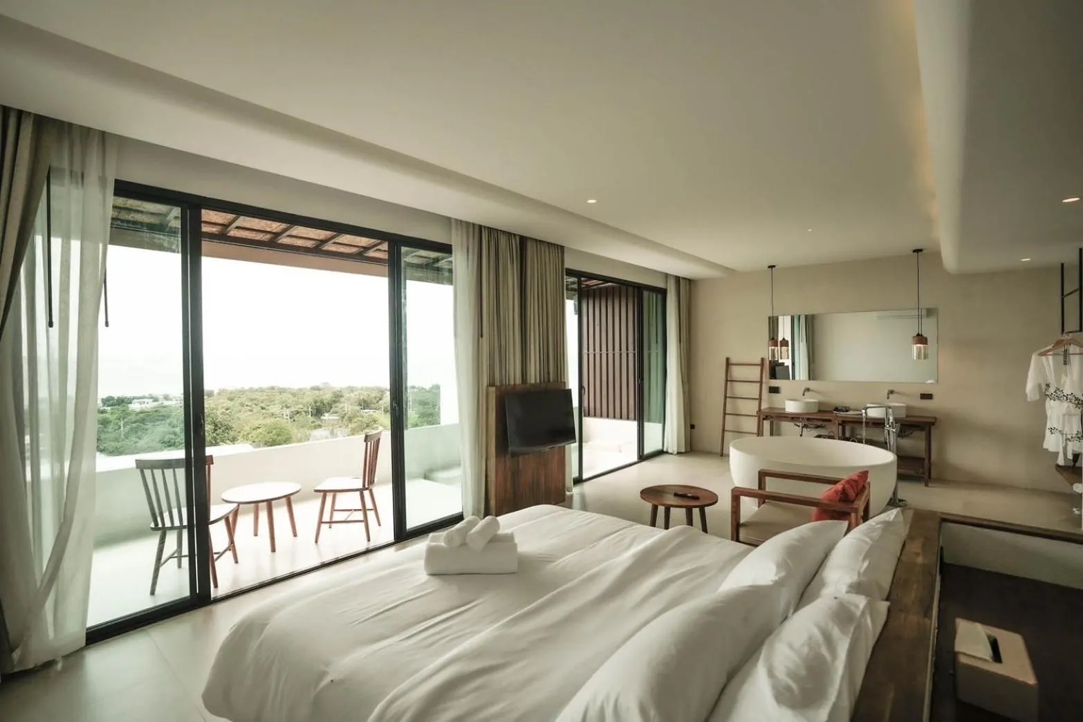 Balcony/Terrace, Bed in Pichcha Kohlarn