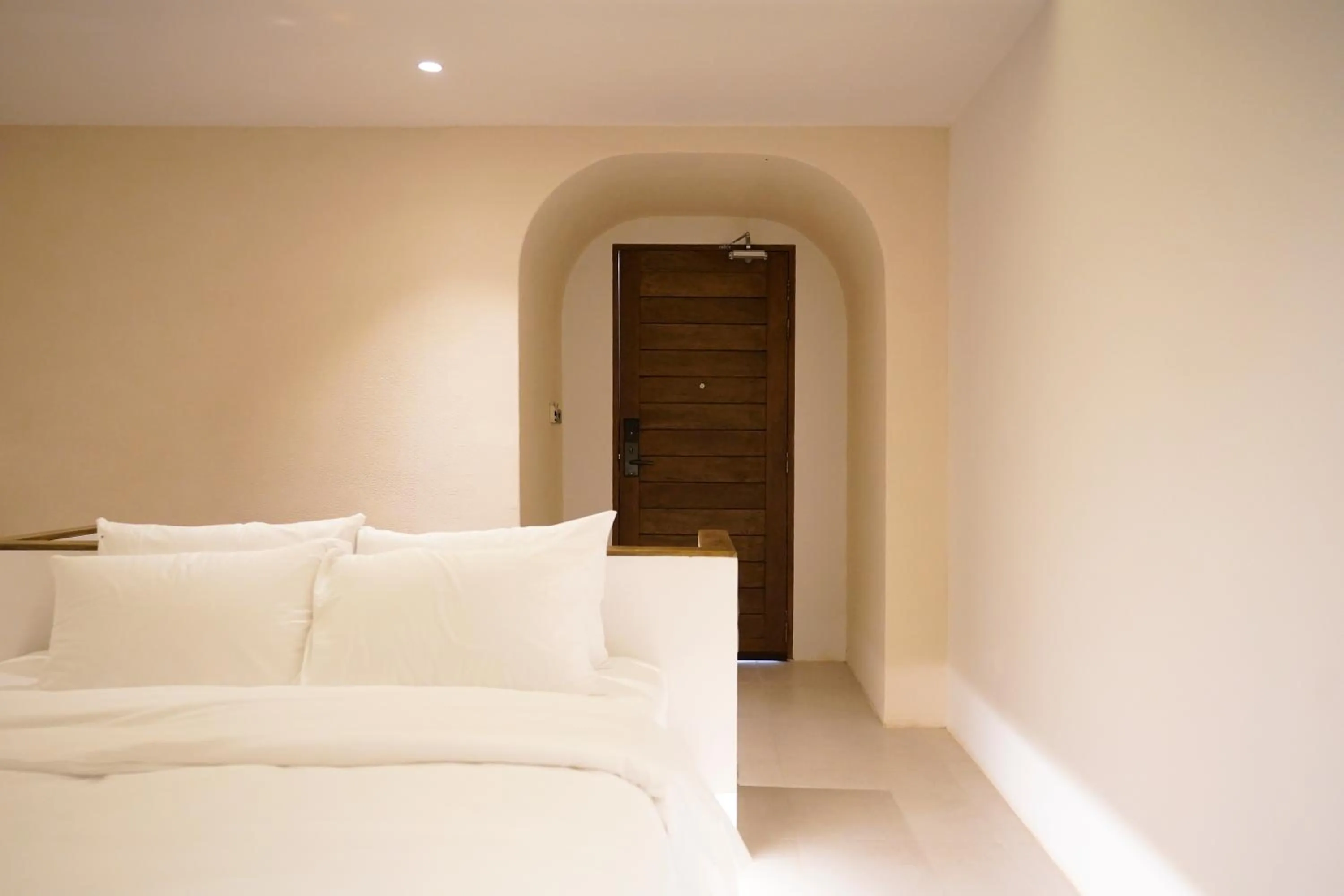 Photo of the whole room, Bed in Pichcha Kohlarn