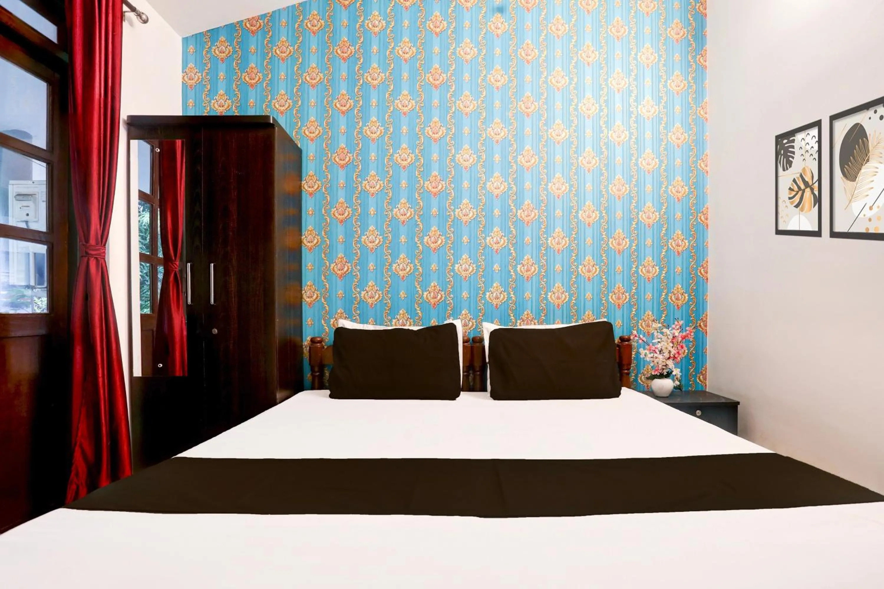 Bedroom, Bed in Hotel O Crystal Beach