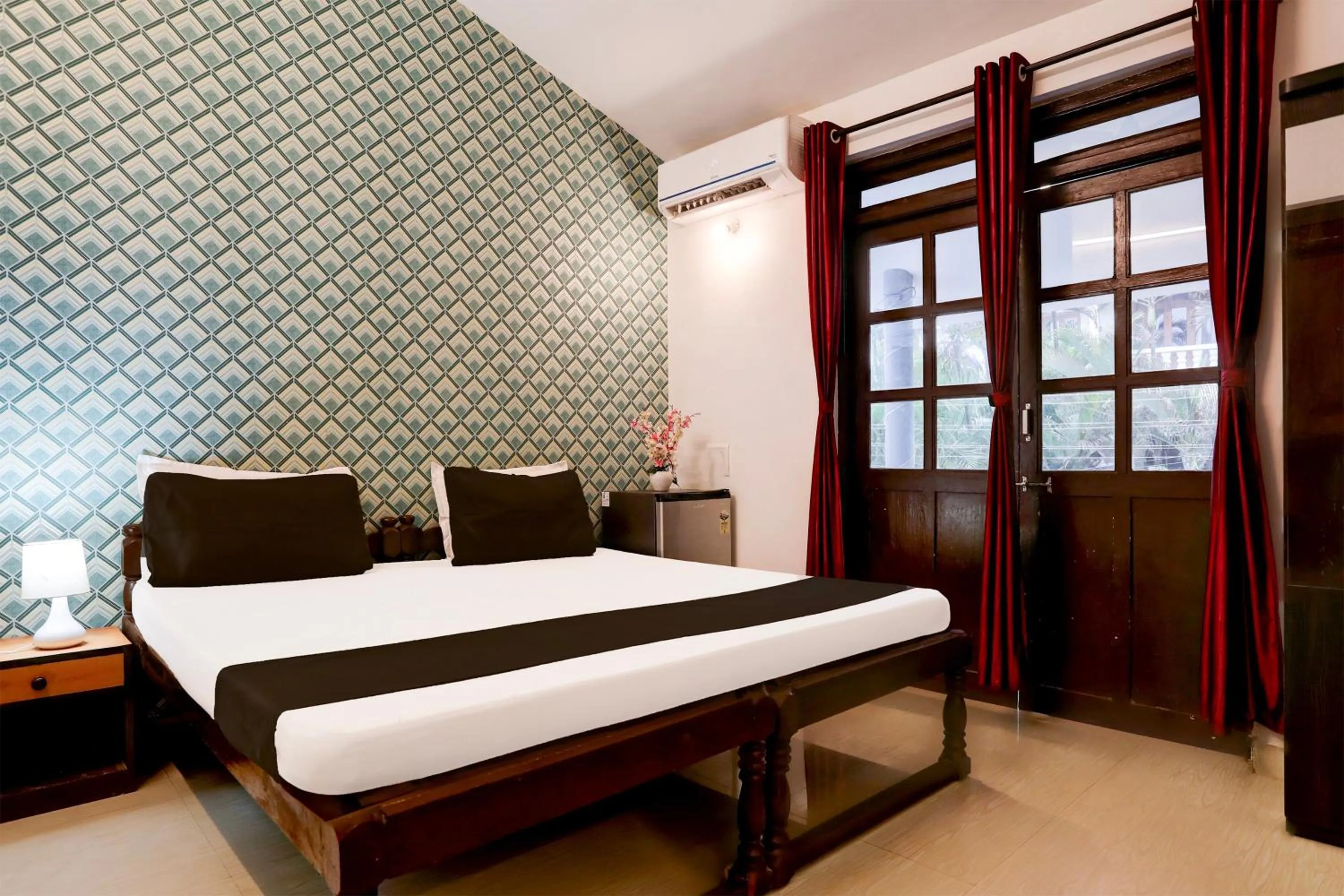 Bedroom, Bed in Hotel O Crystal Beach