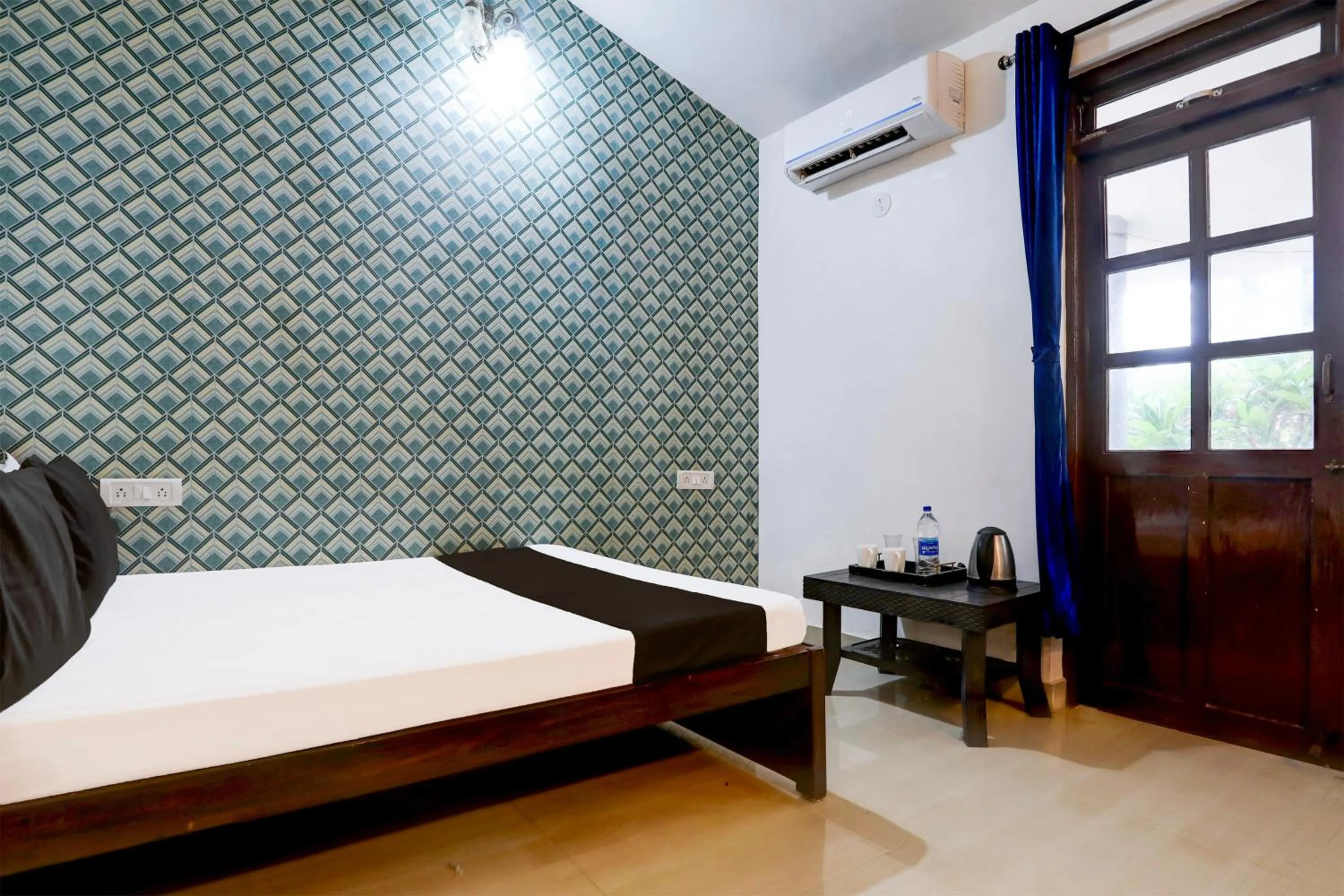 Bedroom, Bed in Hotel O Crystal Beach