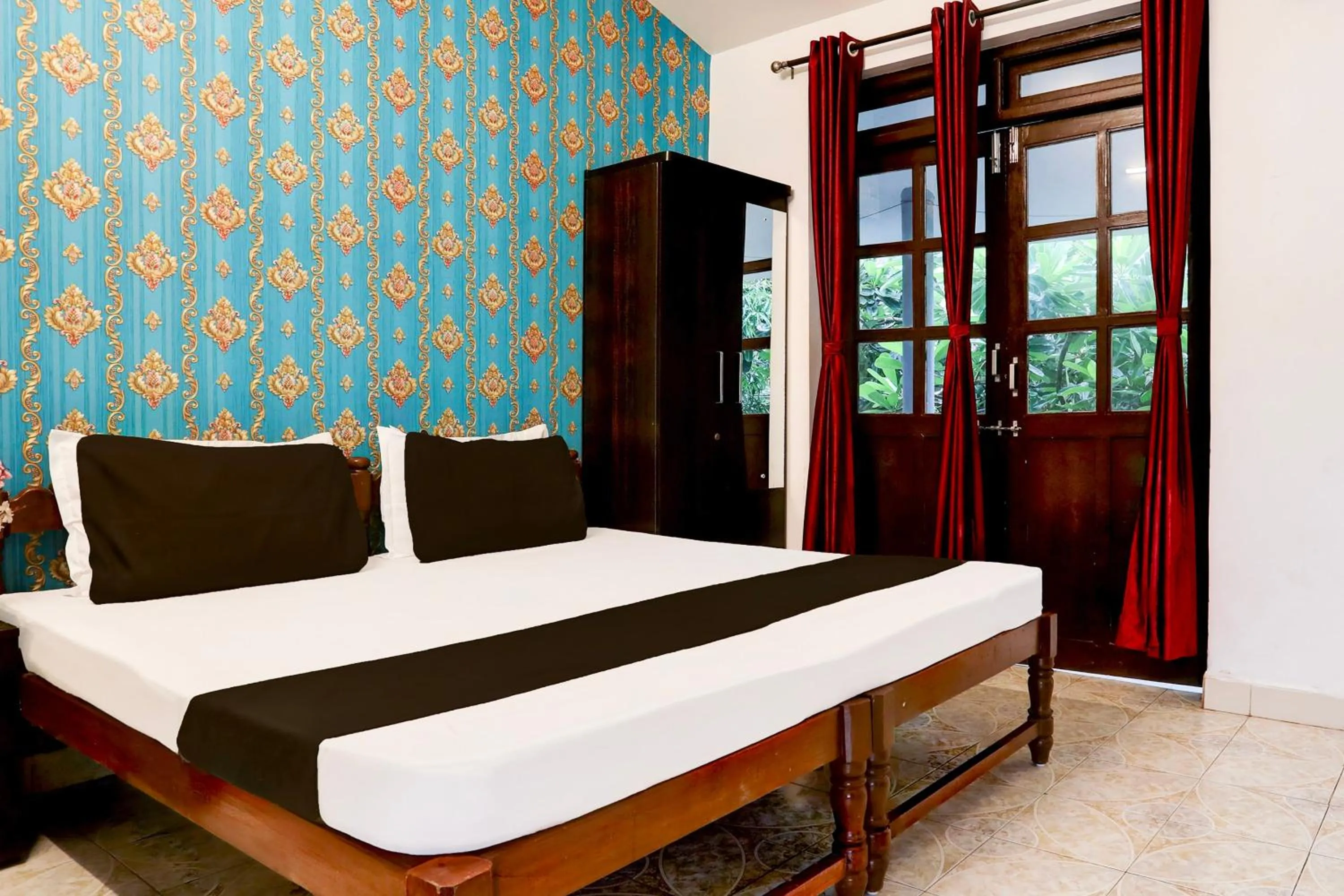 Bedroom, Bed in Hotel O Crystal Beach