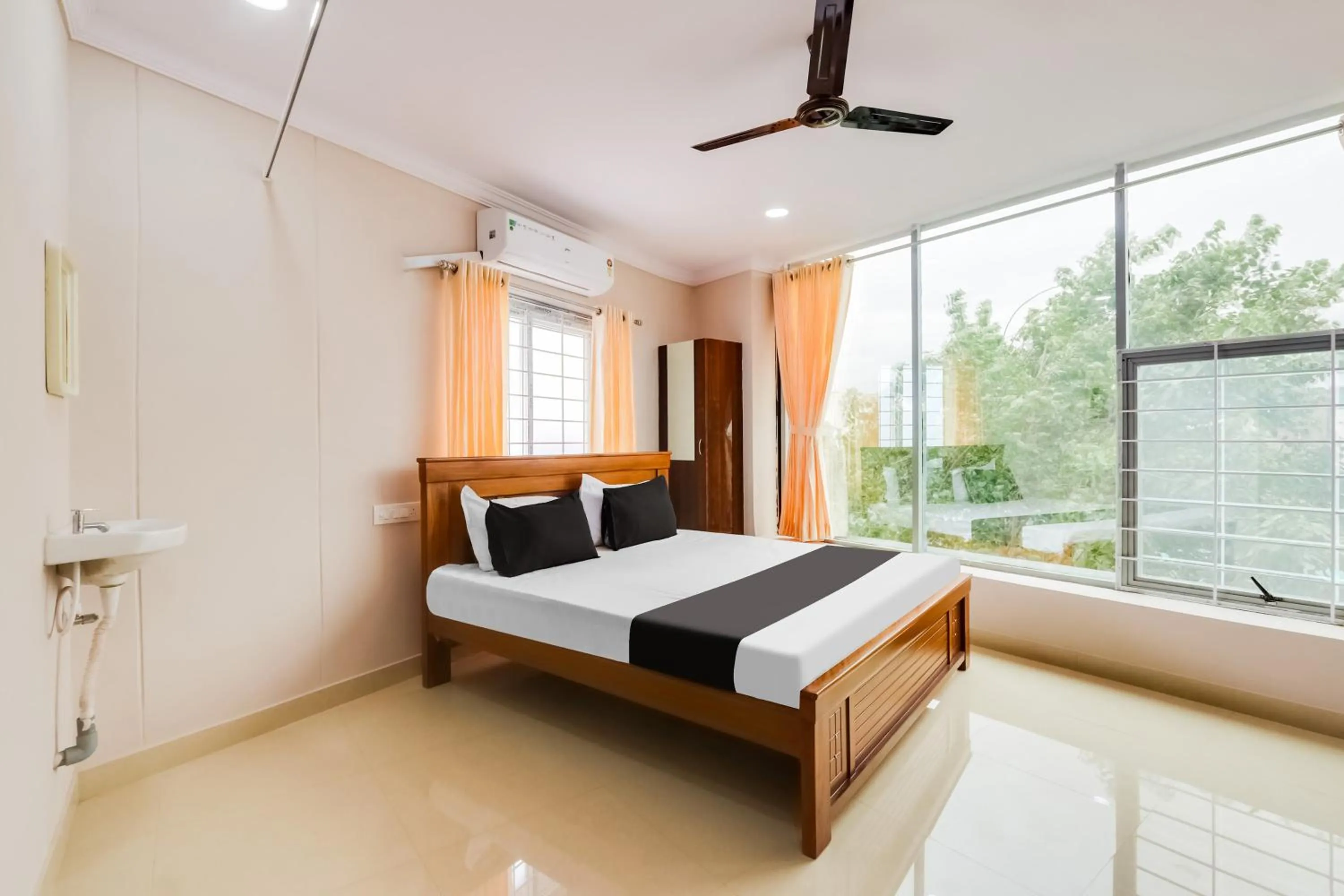 Bedroom in Hotel O S P R Luxury Rooms