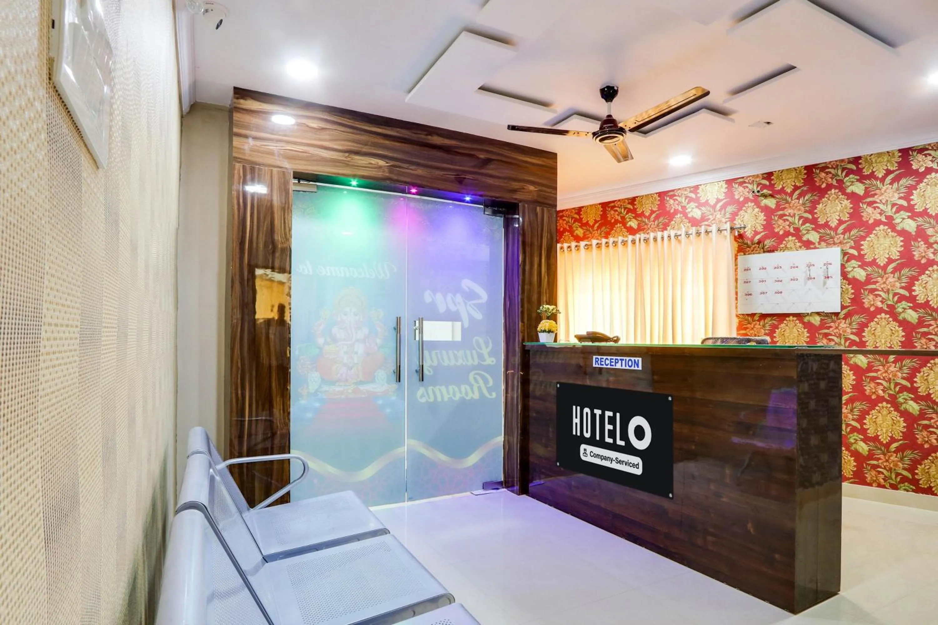 Lobby or reception in Hotel O S P R Luxury Rooms