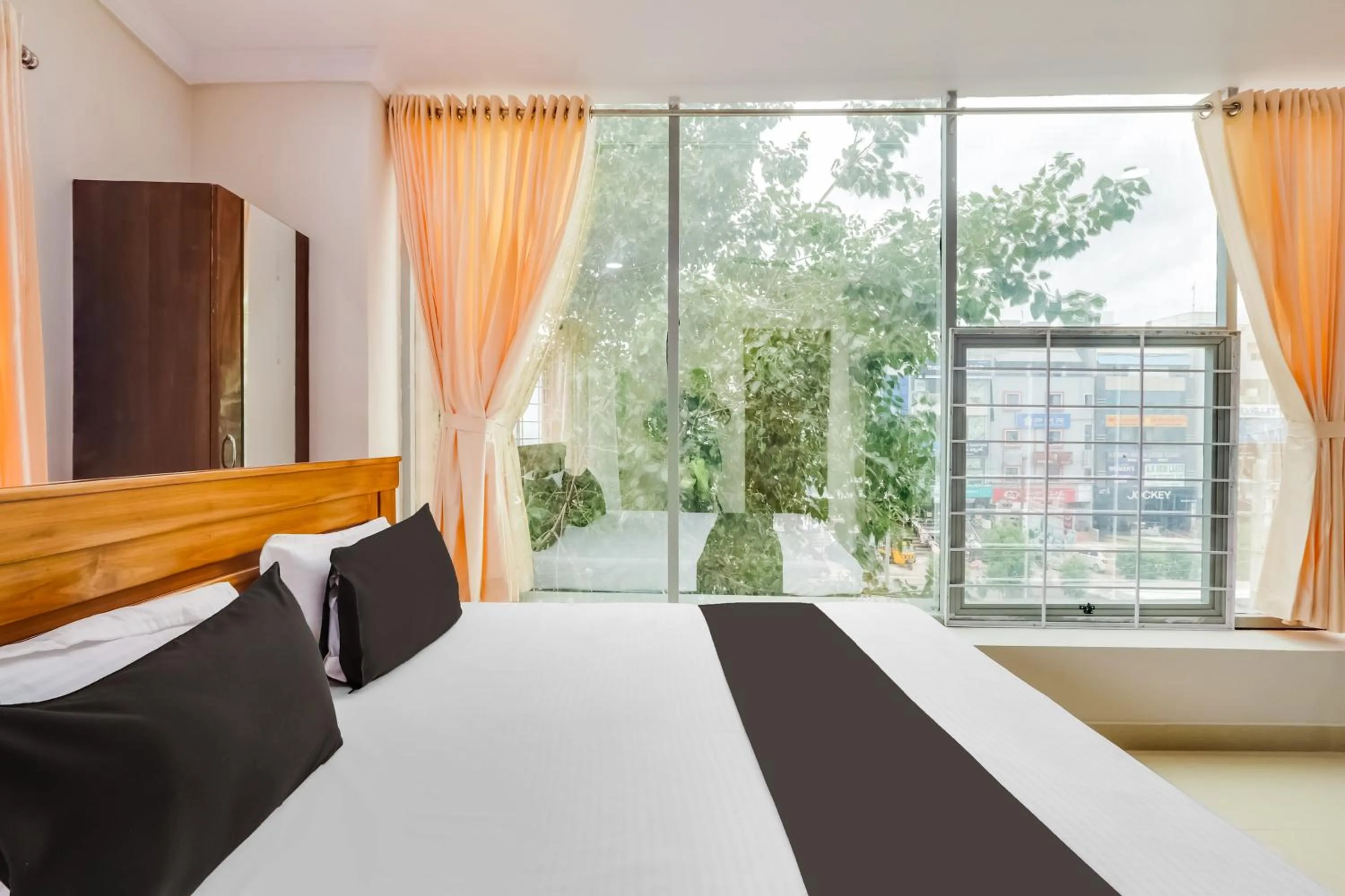 Bedroom in Hotel O S P R Luxury Rooms