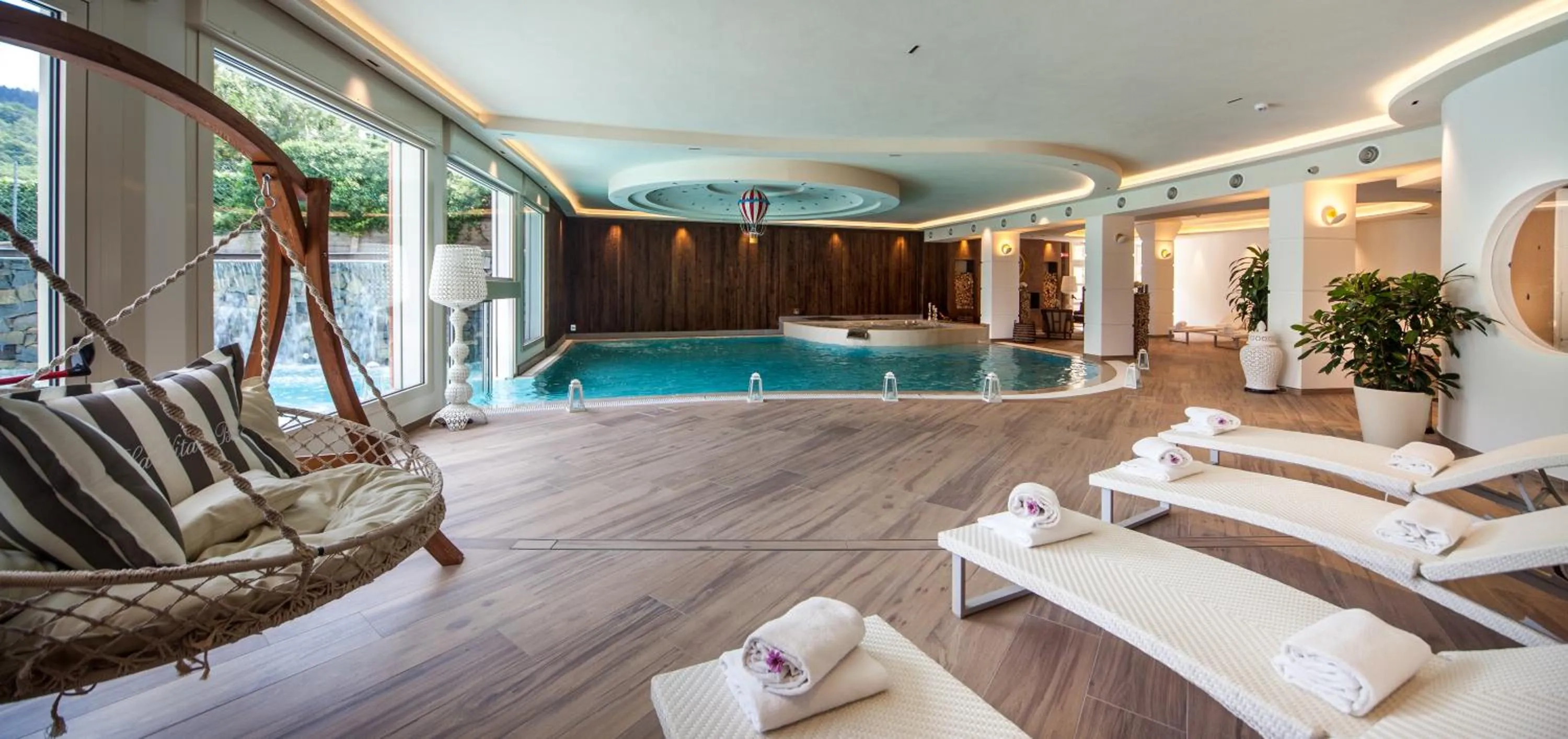 Swimming pool in Hotel Miramonti