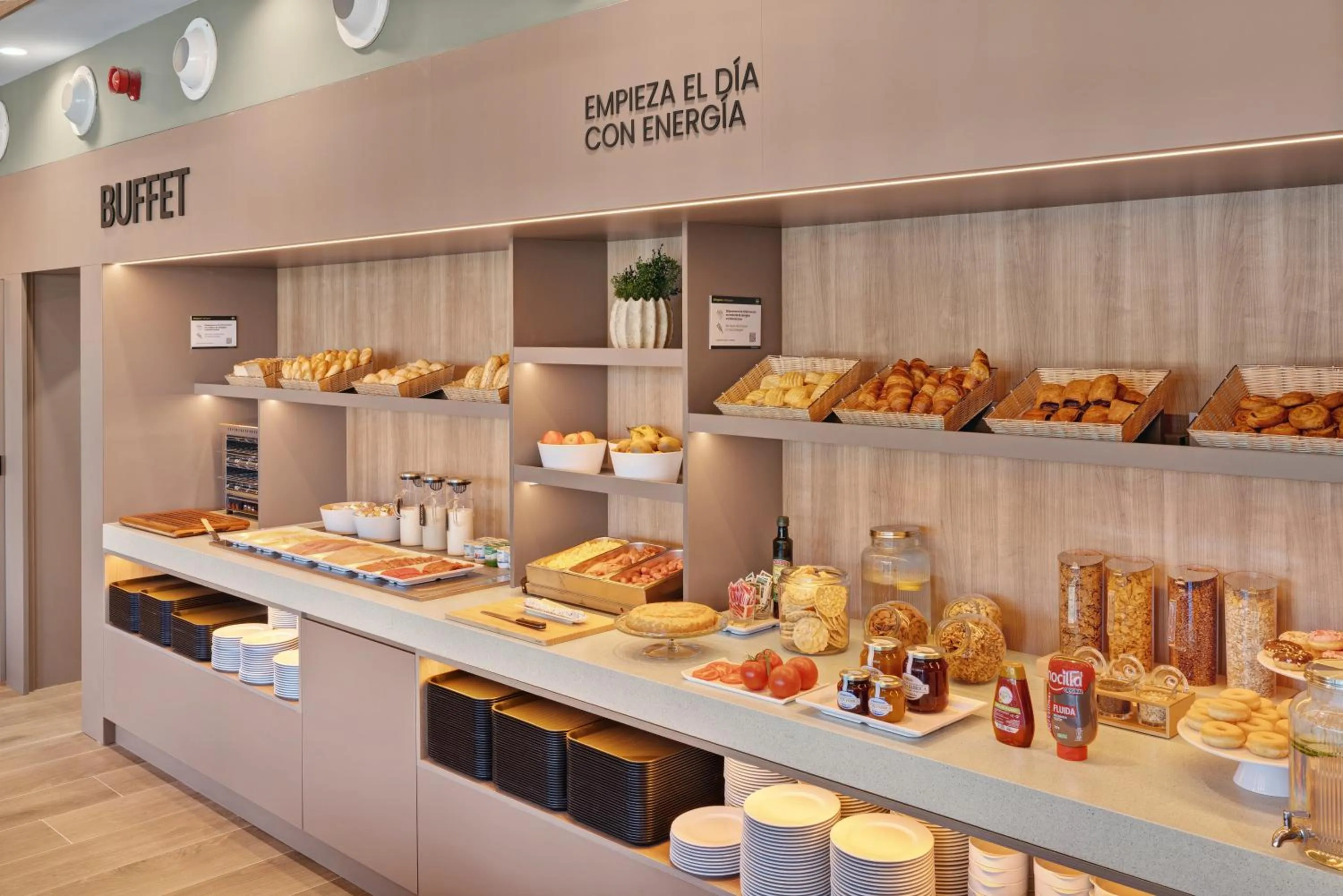 Buffet breakfast in B&B HOTEL Madrid Fuenlabrada Retail Park