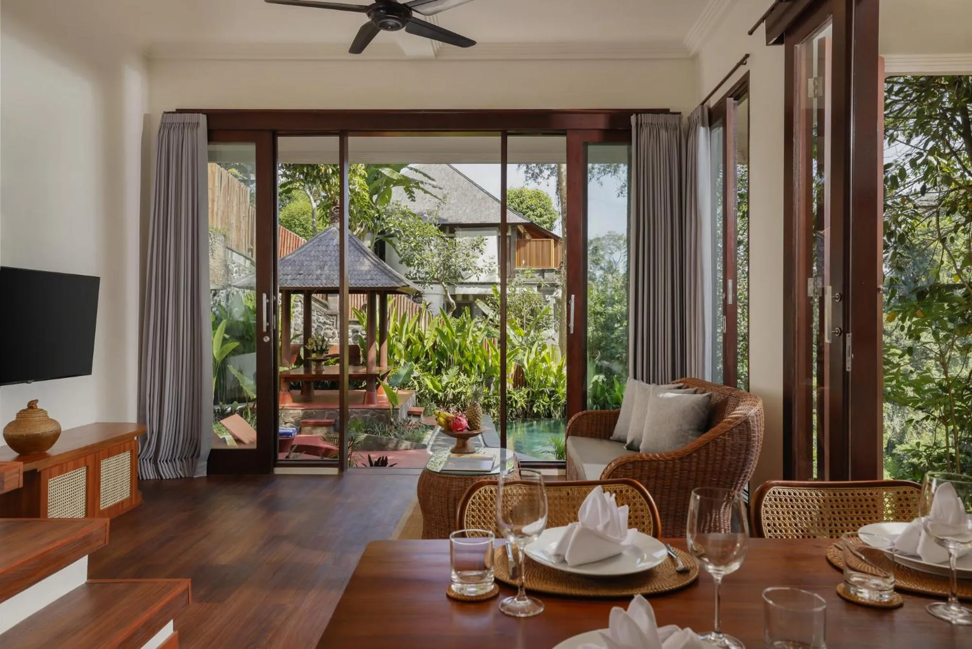 TV and multimedia in Villa Leona Valley View by Nakula