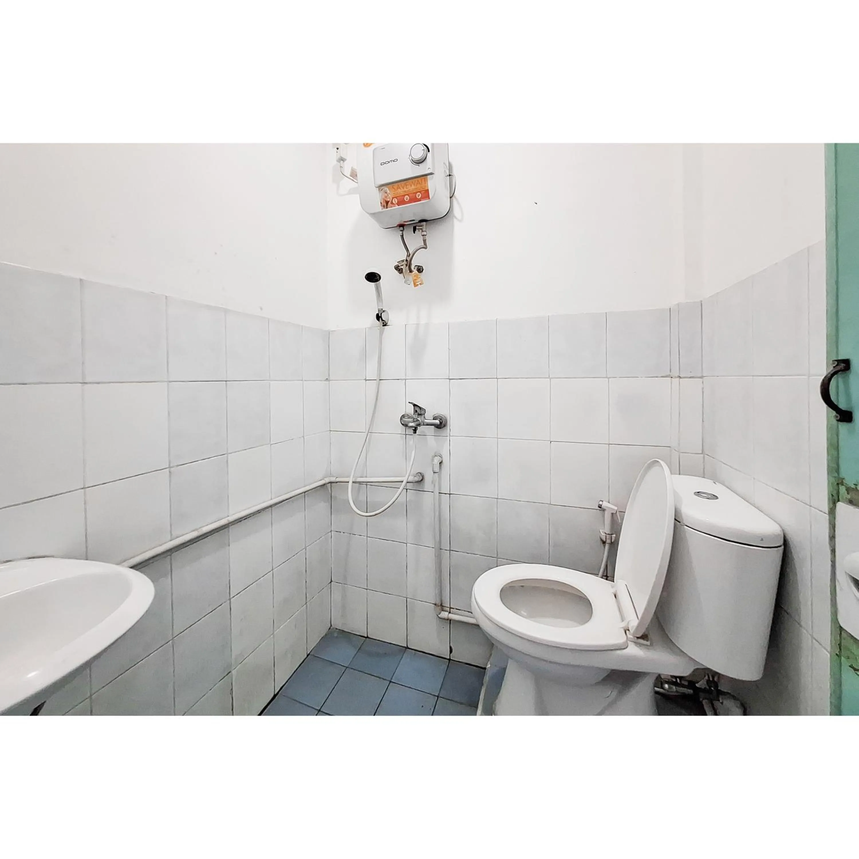 Bathroom in Wisma PKBI Jabar Mitra RedDoorz