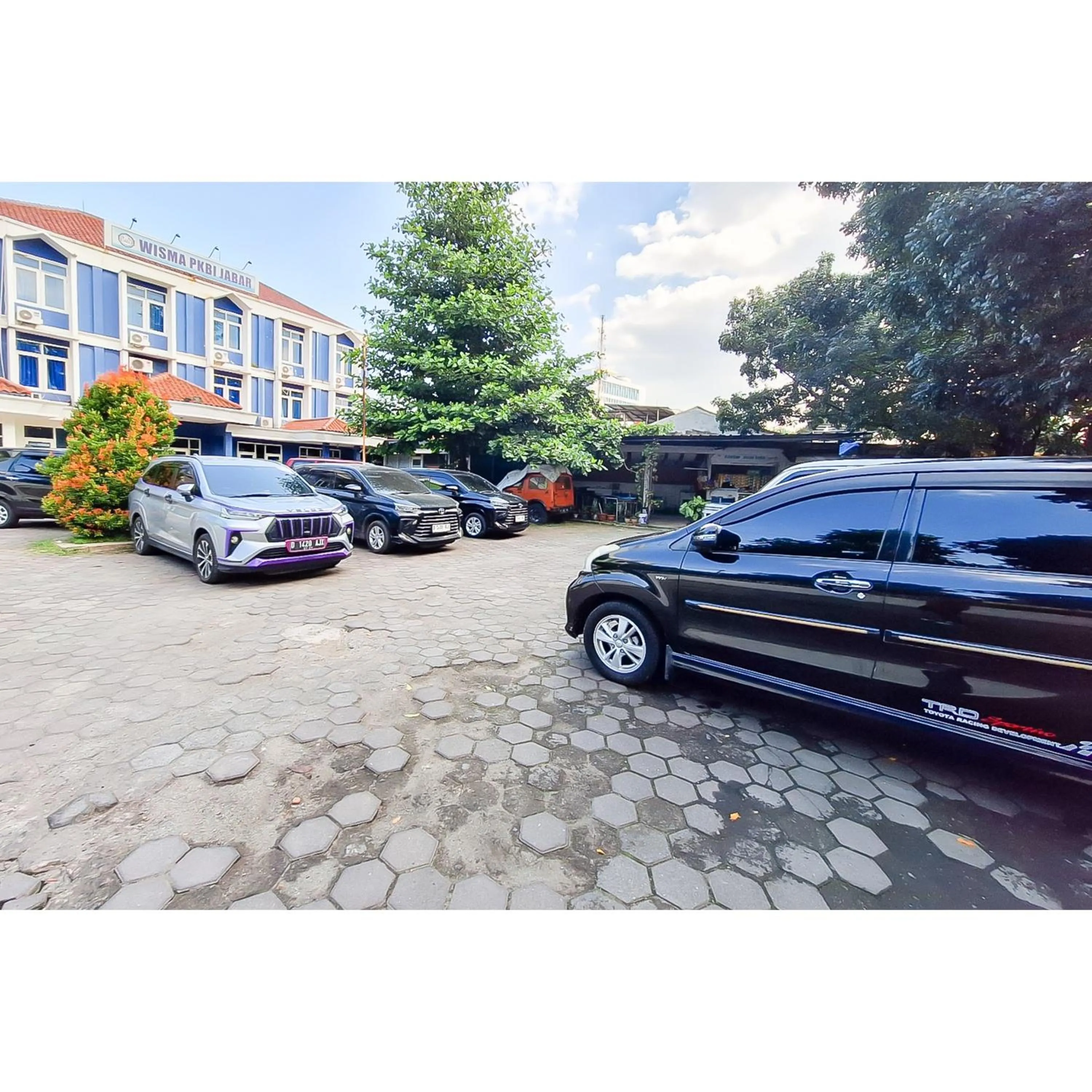 Parking in Wisma PKBI Jabar Mitra RedDoorz