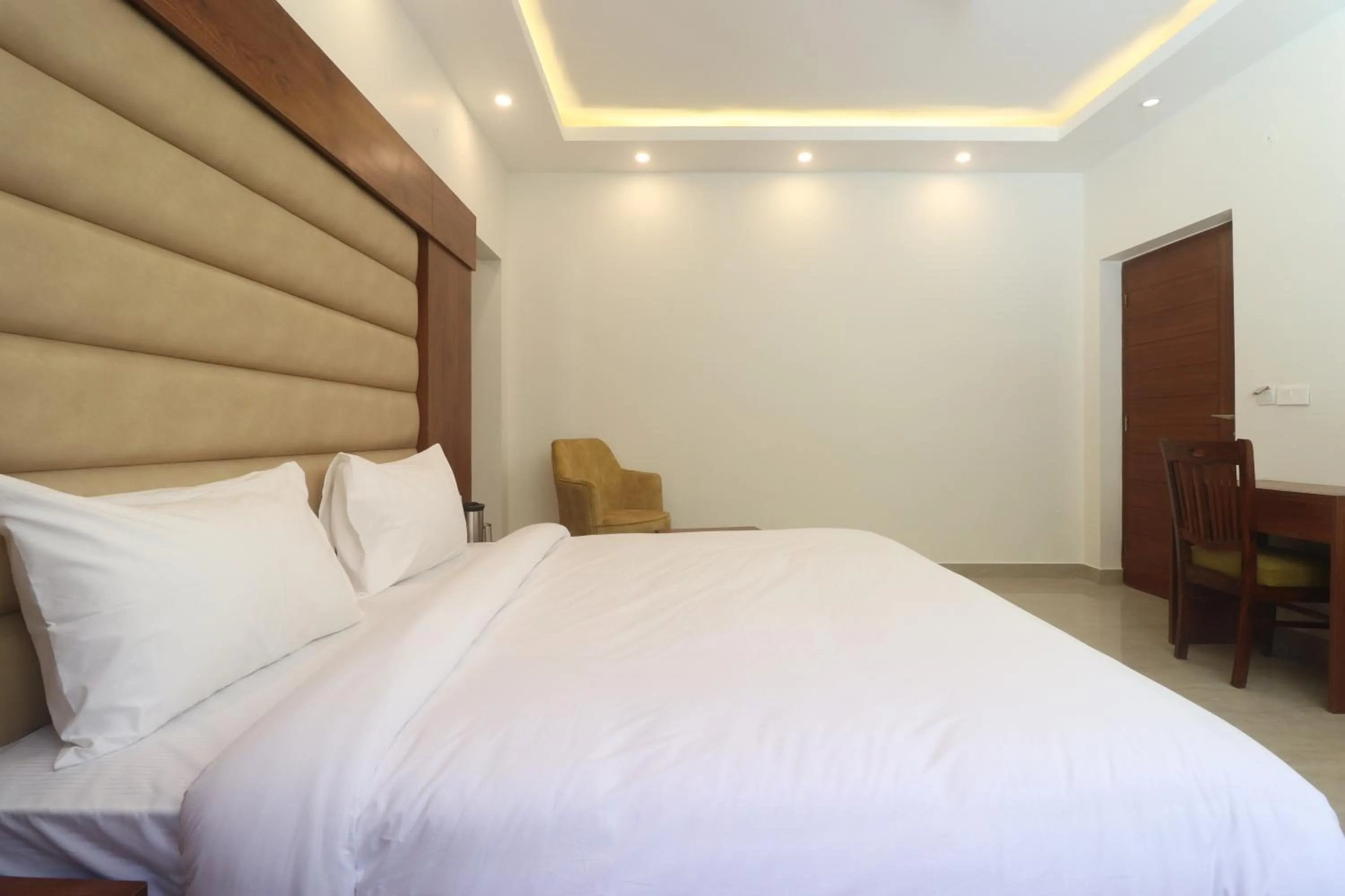 Bed in Hotel Mussoorie Heights