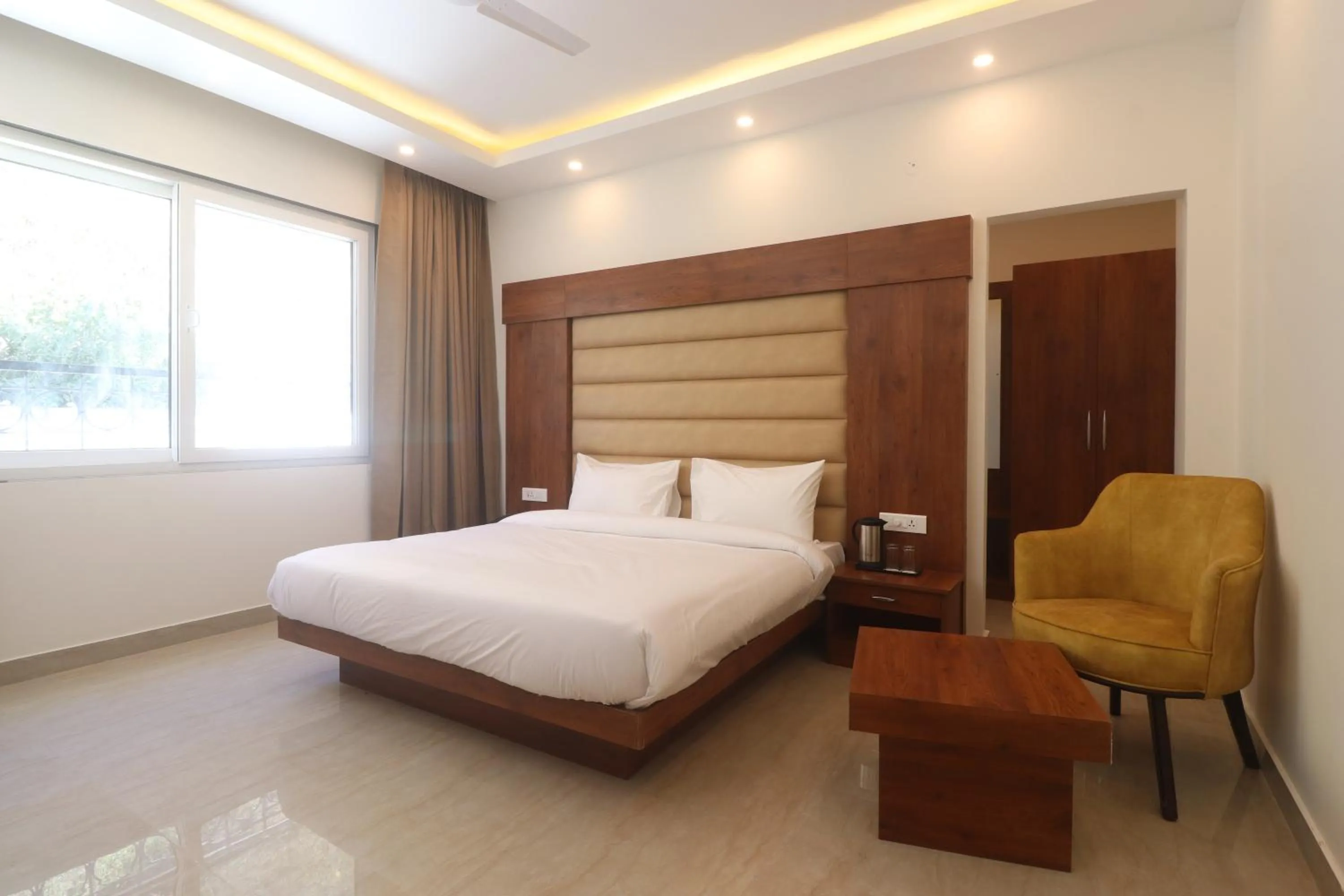 Bed in Hotel Mussoorie Heights