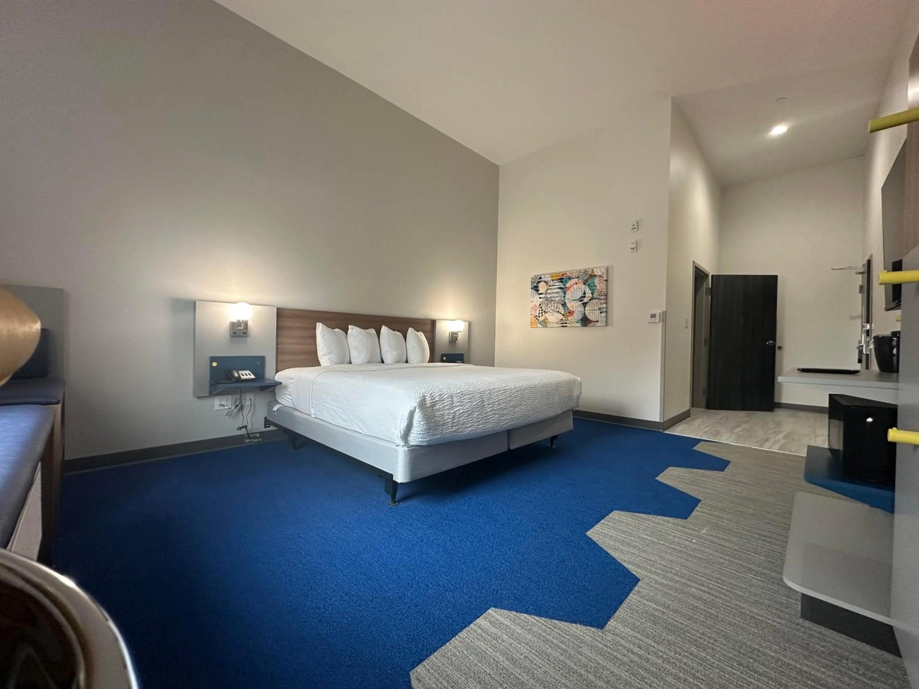 Photo of the whole room, Bed in Microtel Inn & Suites by Wyndham Amarillo West